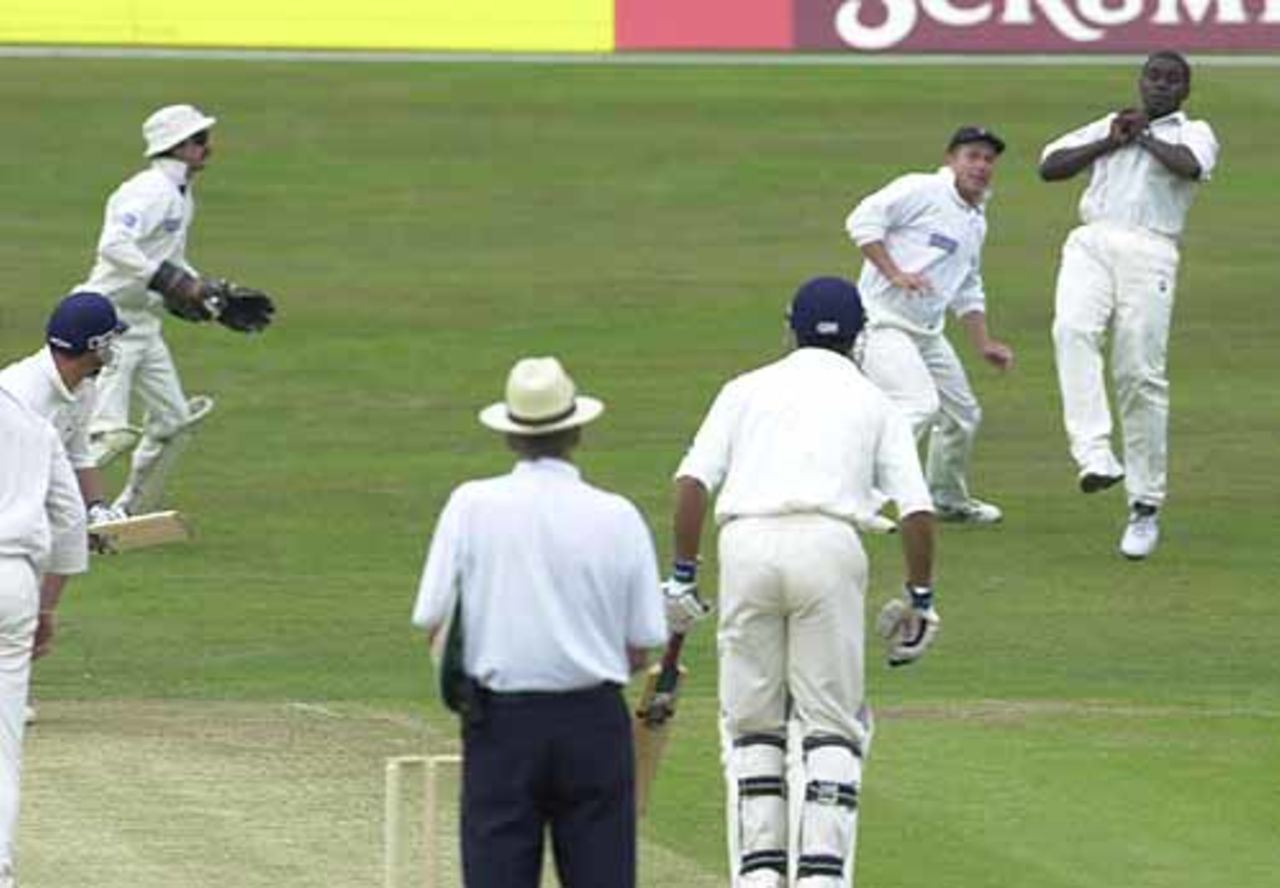 Yorkshire v Gloucestershire, Benson and Hedges Cup, semi final, Leeds, 25 June 2001
