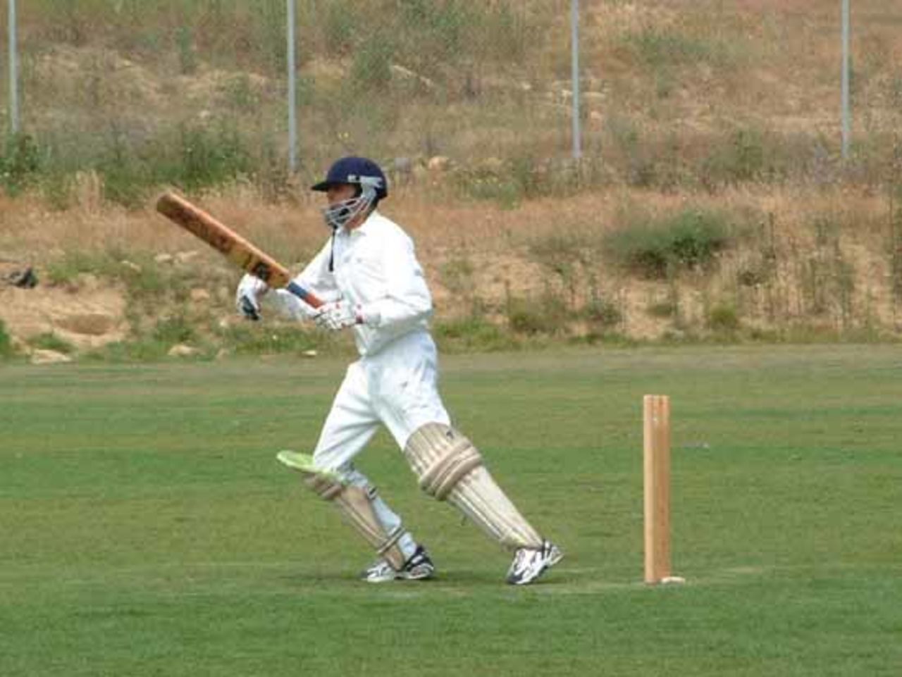 Thorley sets off for a run, Spirt of Cricket weekend 2002