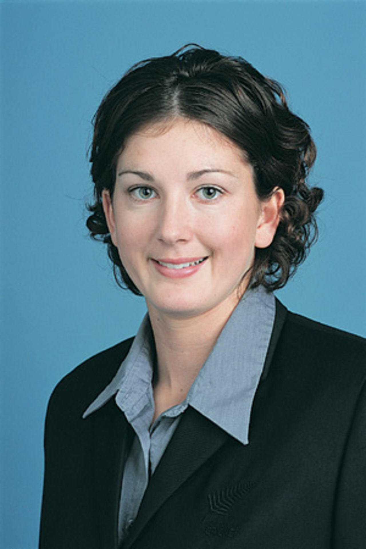 Portrait of Nicola Browne - New Zealand women's player in the 2002 season.