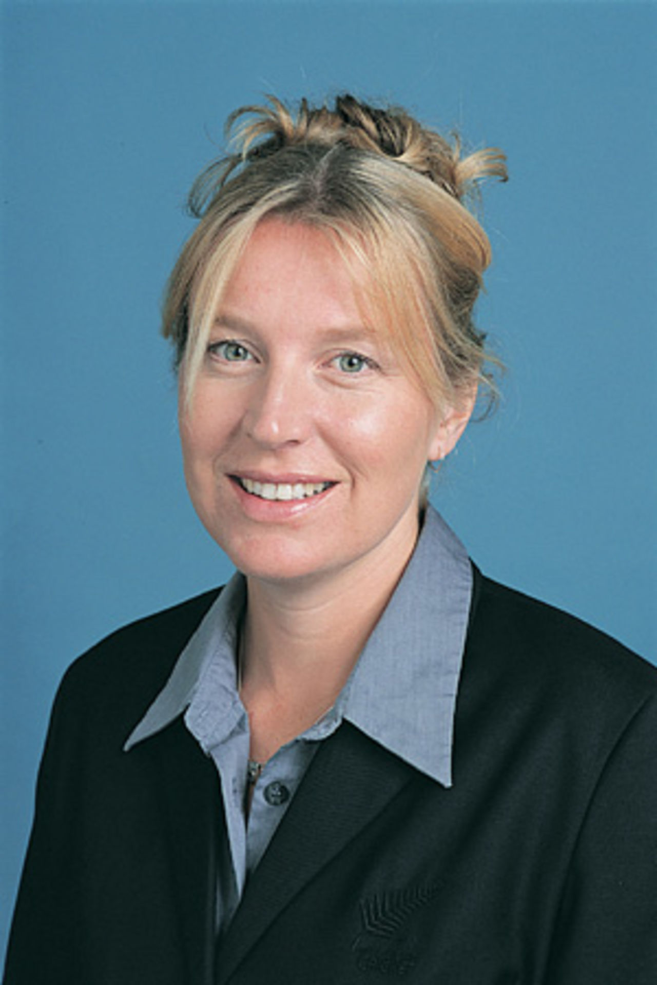 Portrait of Nicola Payne - New Zealand women's player in the 2002 season.