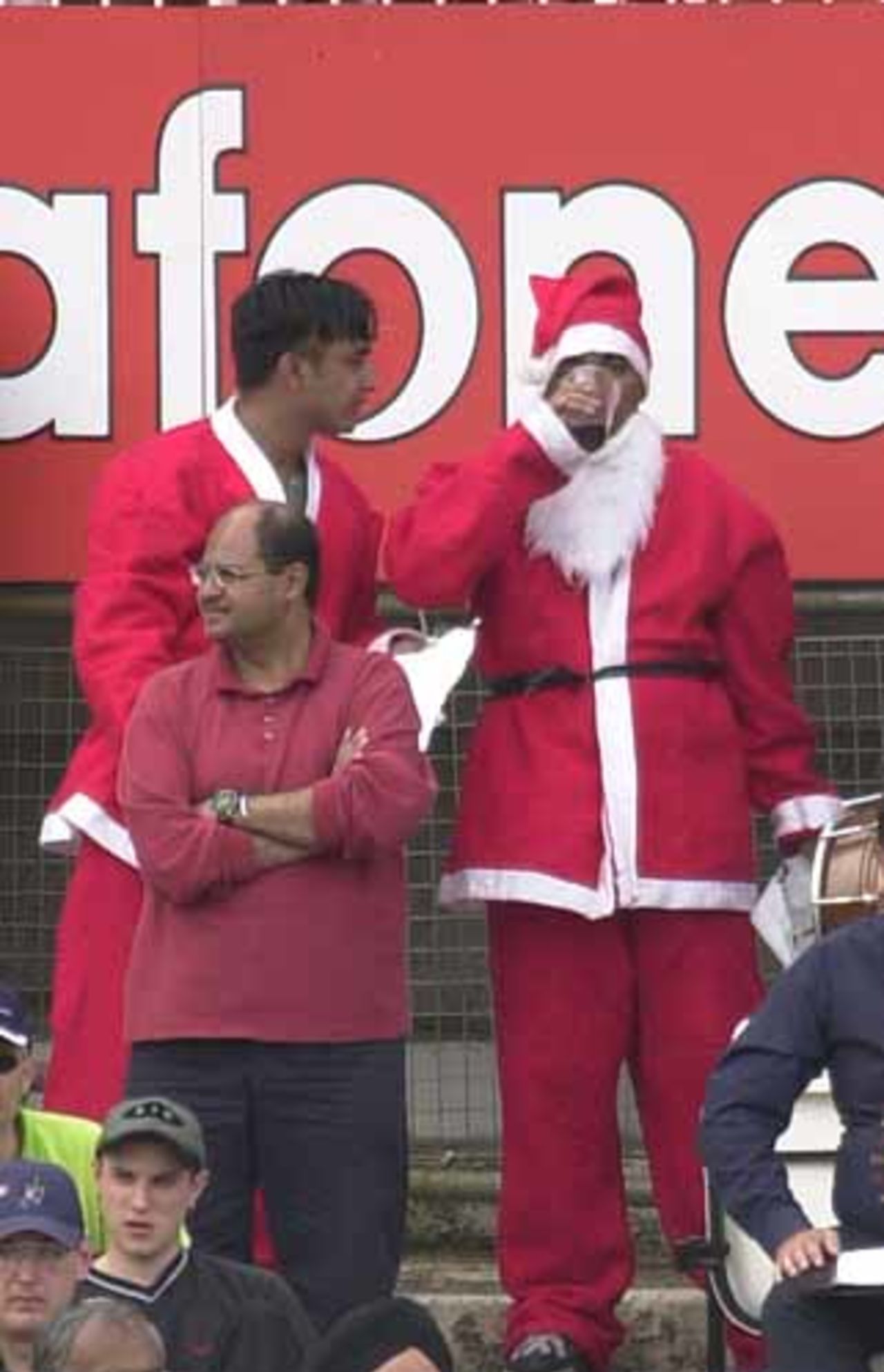 Santa takes a break from distributing gifts, India v Sri Lanka, NatWest Series, The Oval, 30 Jun 2002