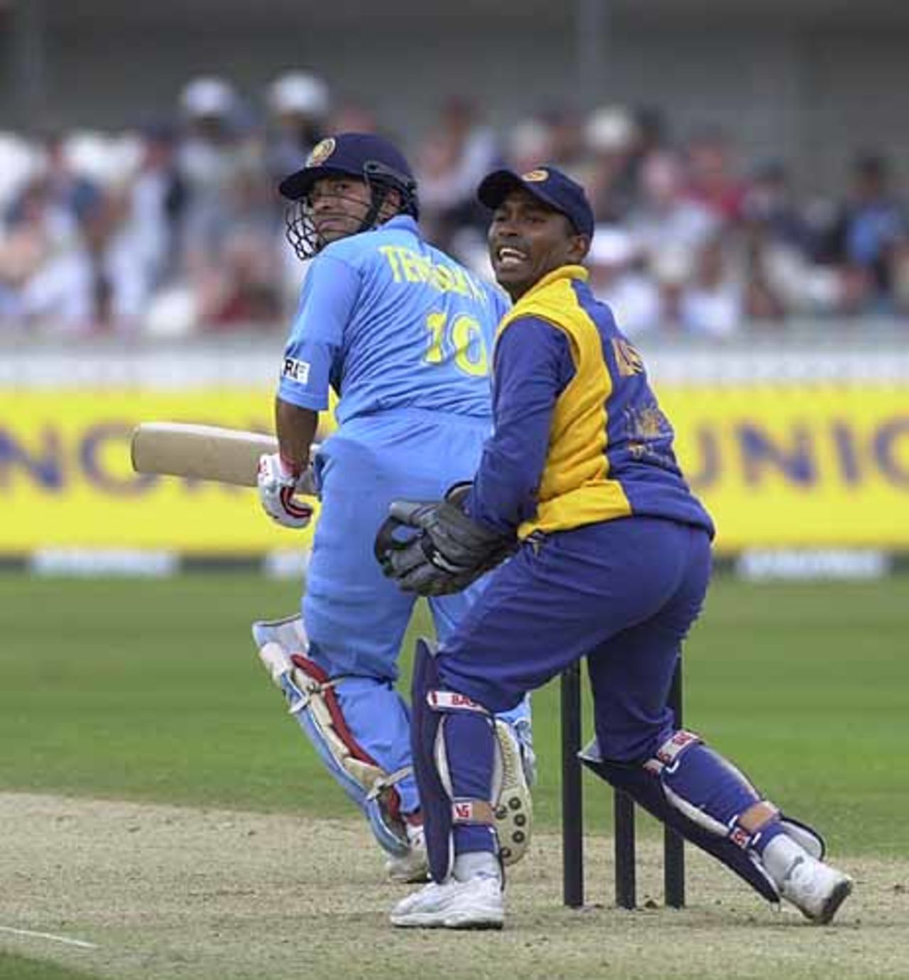Keeper Kaluwitharana finds Tendulkar's nudge something to smile at, India v Sri Lanka, NatWest Series, The Oval, 30 Jun 2002