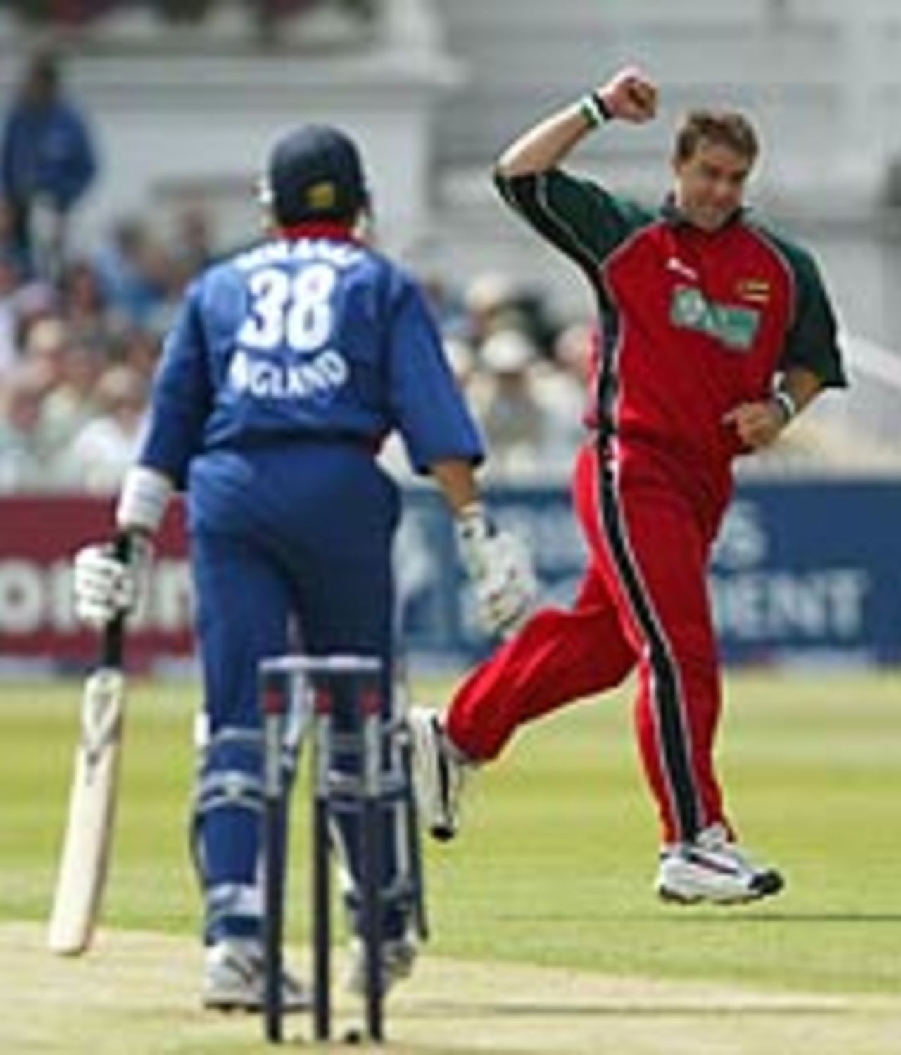 Heath Streak dismisses Vikram Solanki, England v Zimbabwe, June 26, 2003