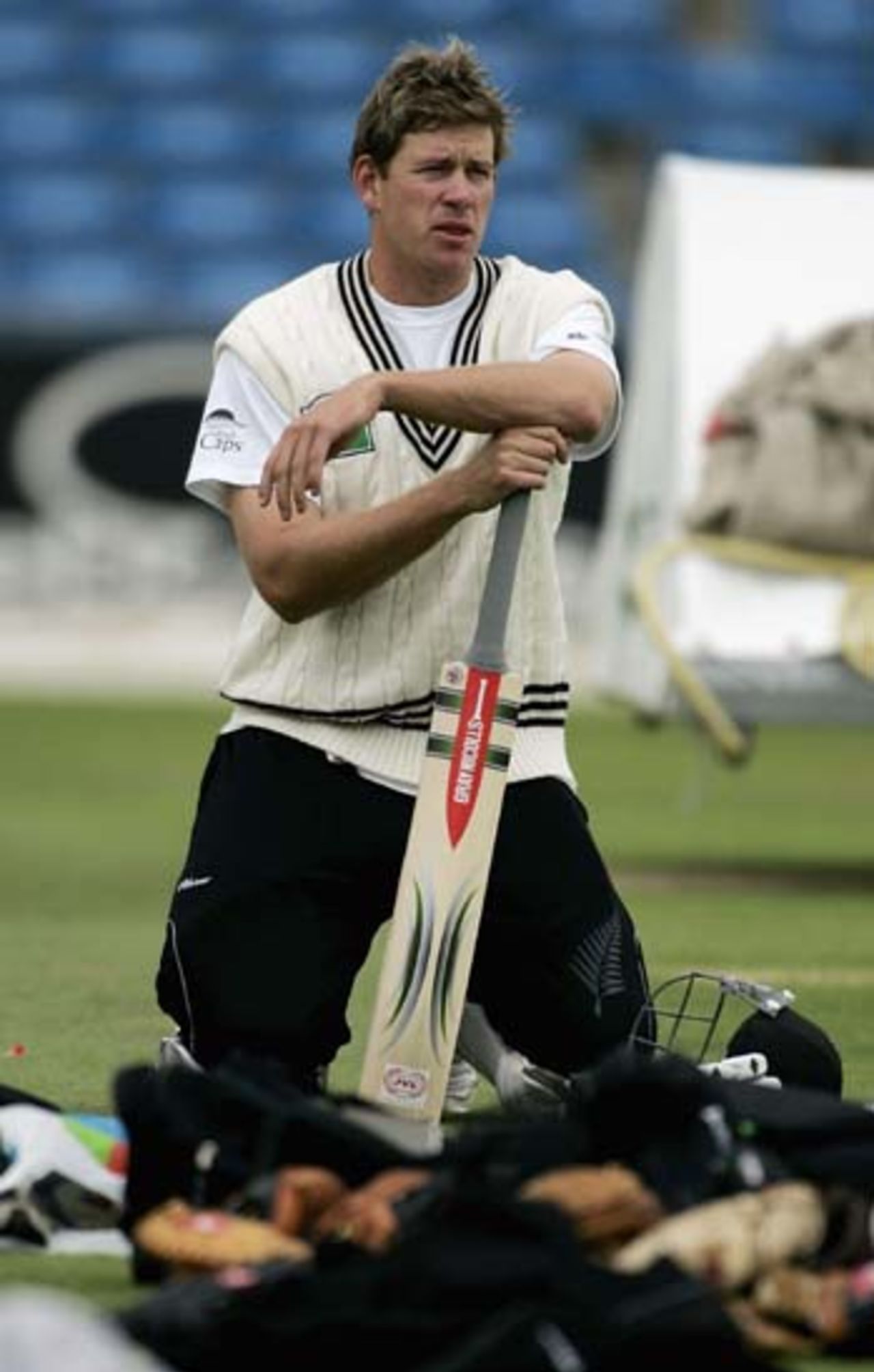 Jacob Oram rests during New Zealand's practice on the eve of the Headingley Test, June 2, 2004