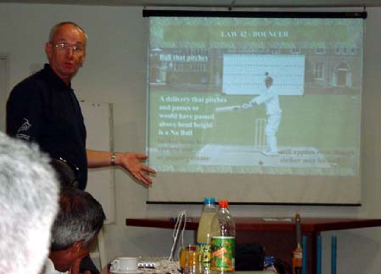 ECC umpire Ken Amos delivering an umpires seminar in Be'er Sheva