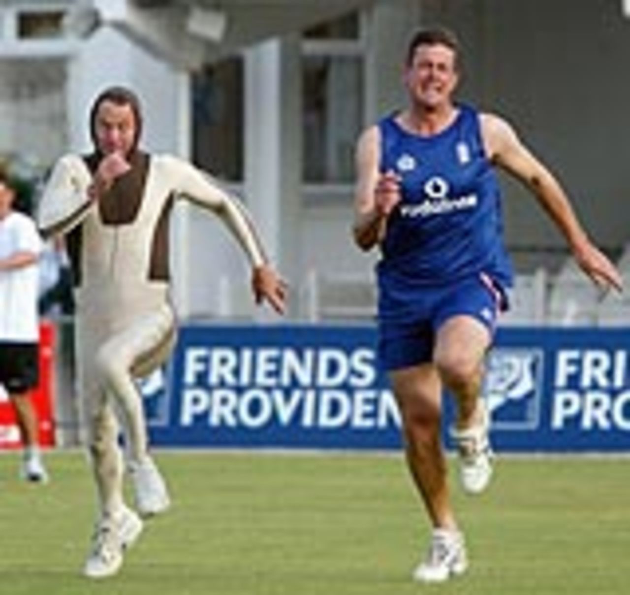 Ashley Giles and Mark Richardson in a sprint-out