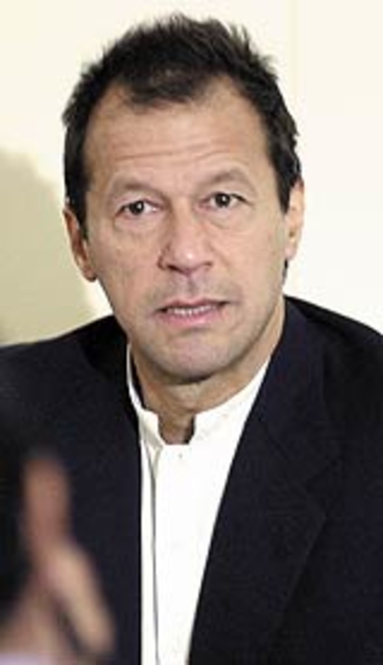 Imran Khan addresses a press conference, December 1, 2003