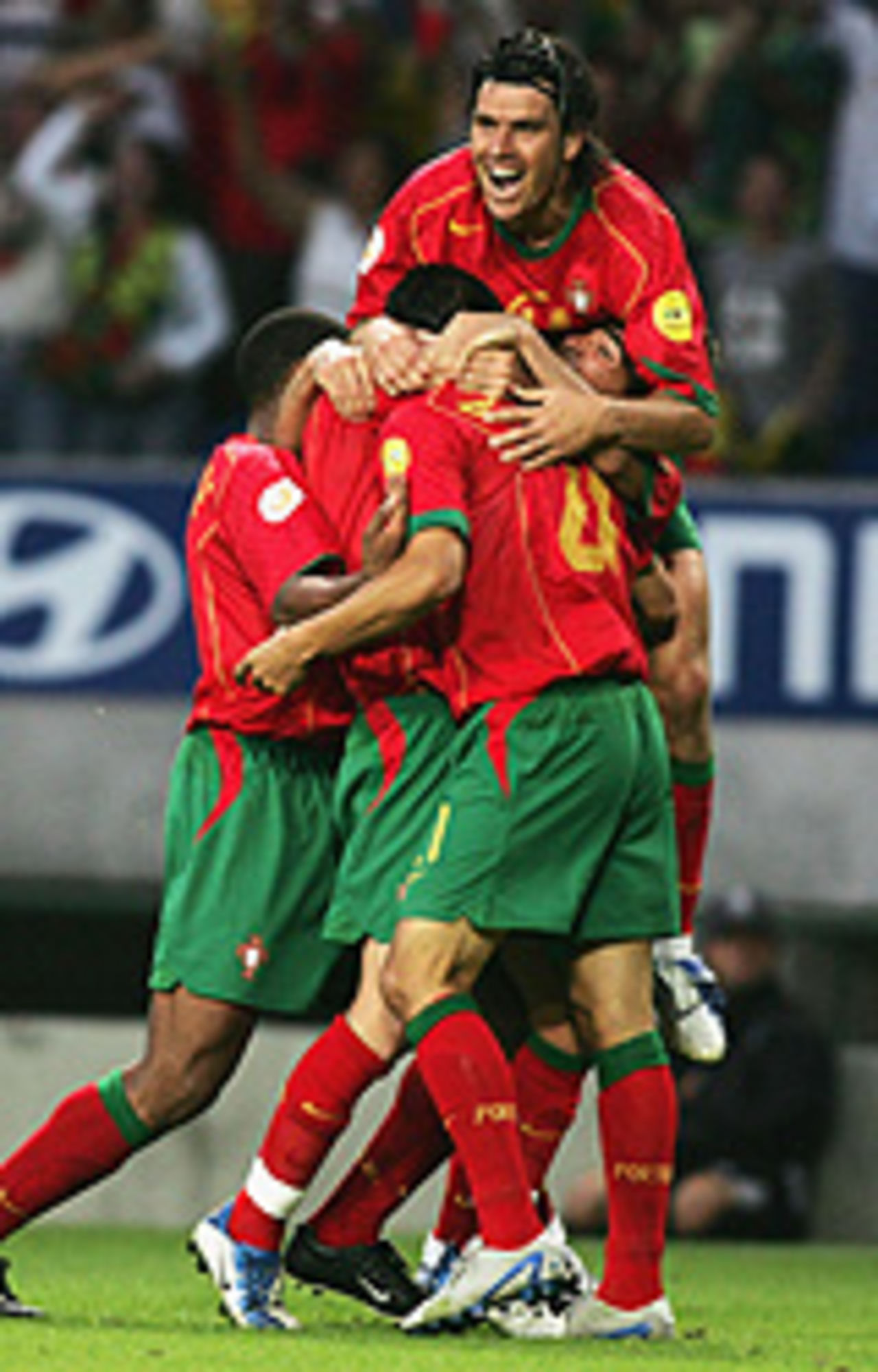 Portugal celebrate at Euro 2004