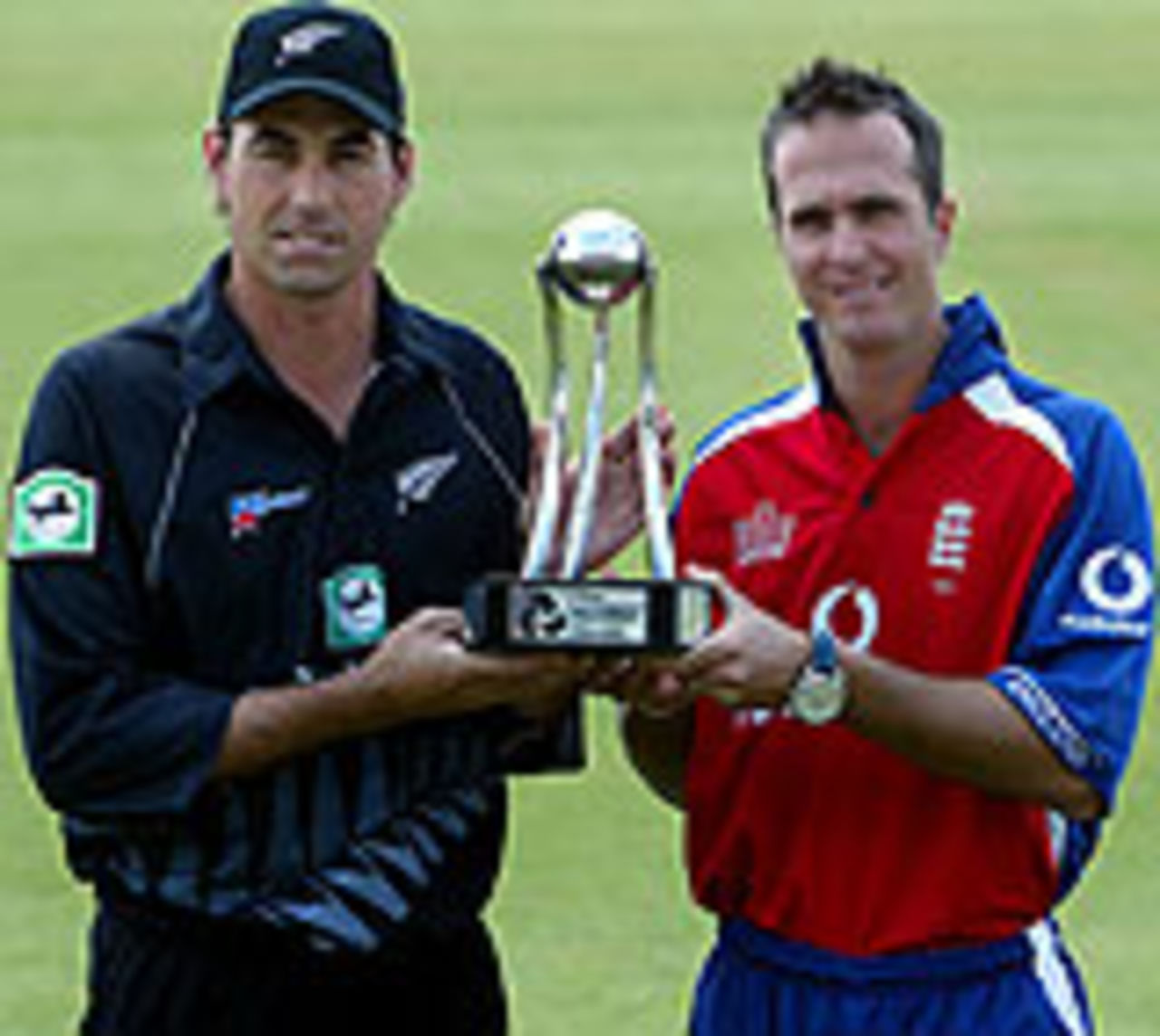 Stephen Fleming & Michael Vaughan with NatWest Series trophy - USE THIS ONE
