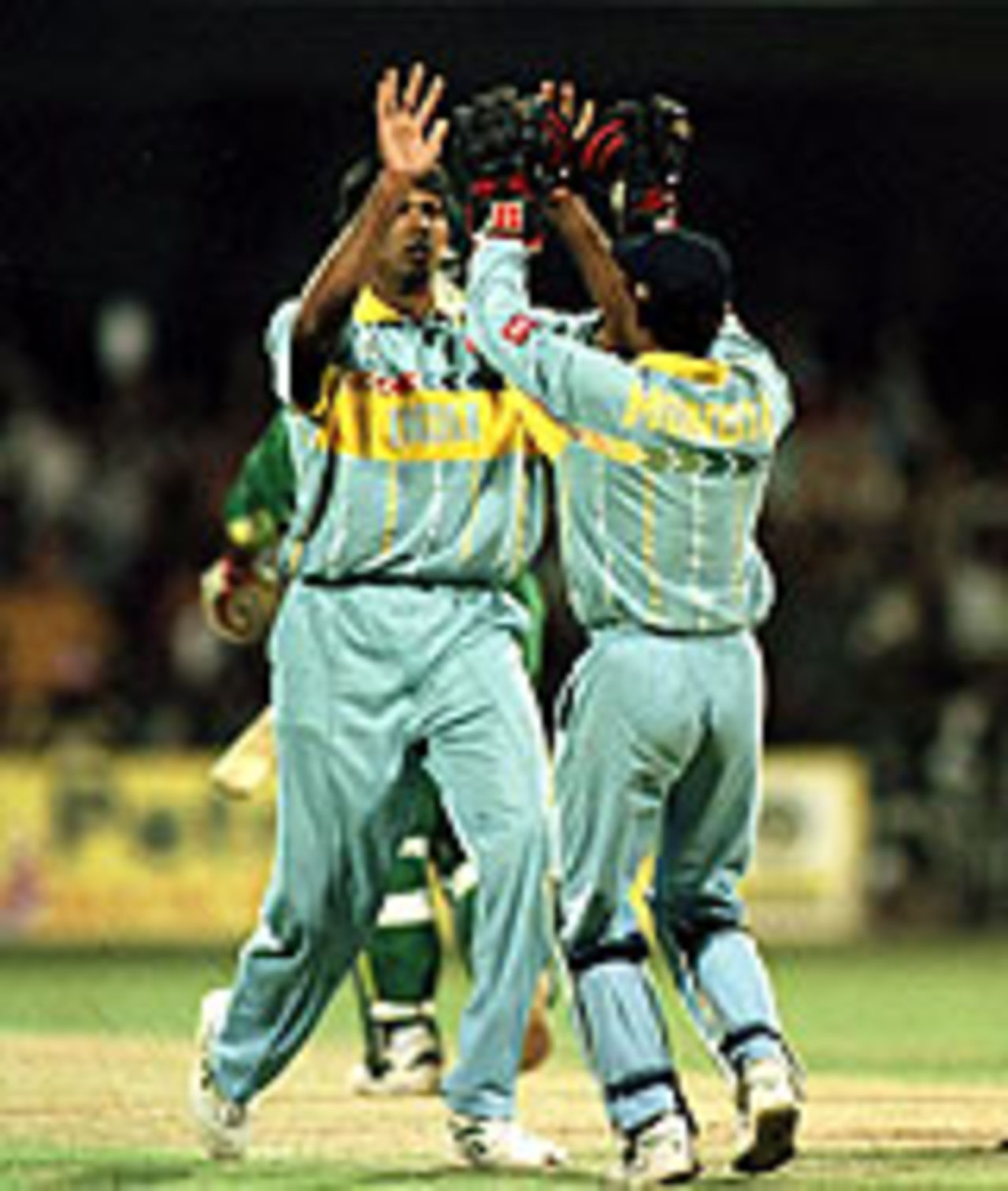 Venkatesh Prasad and Nayan Mongia celebrate, India v Pakistan, World Cup, March 9, 1996