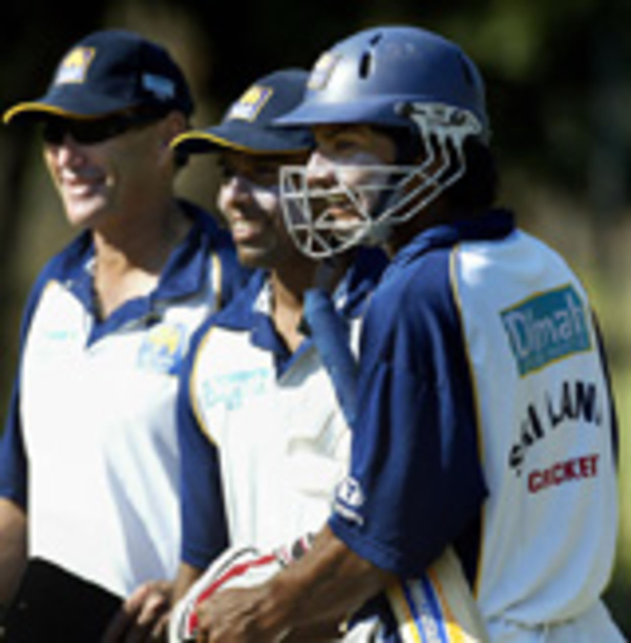 Sri Lanka's coach John Dyson, offspinner Thilan Samaraweera and wicketkeeper Kumara Sangkkara in the nets, Darwin, June 30, 2004
