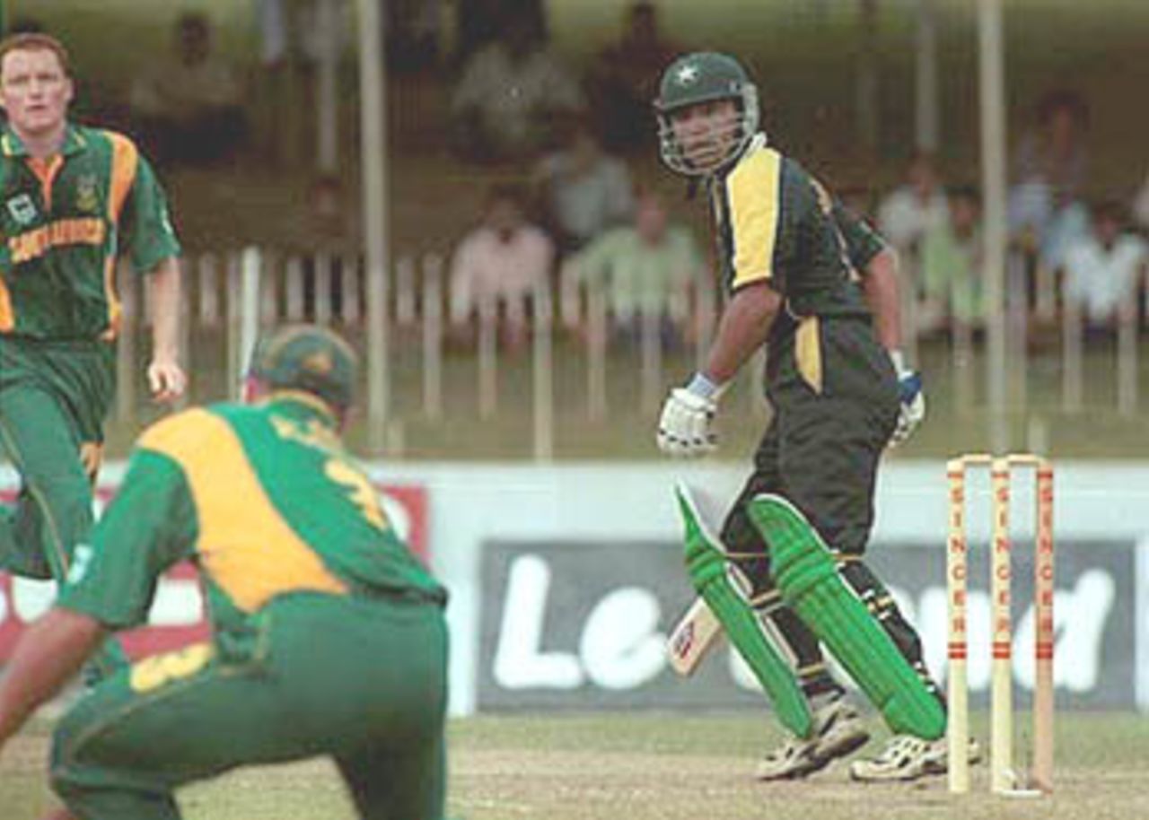 Anwar follows closely the course of the ball. Singer Triangular Series 2000/01, 6th Match, Pakistan v South Africa, Sinhalese Sports Club Ground Colombo, 12 July 2000.