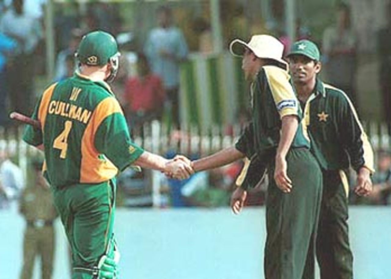 Cullinan shakes hands with Younis Khan as Yousuf Youhana looks on after guiding South Africa past Pakistan's total. Singer Triangular Series, 2000/01, 6th Match, Pakistan v South Africa, Sinhalese Sports Club Ground, Colombo, 12 July 2000.