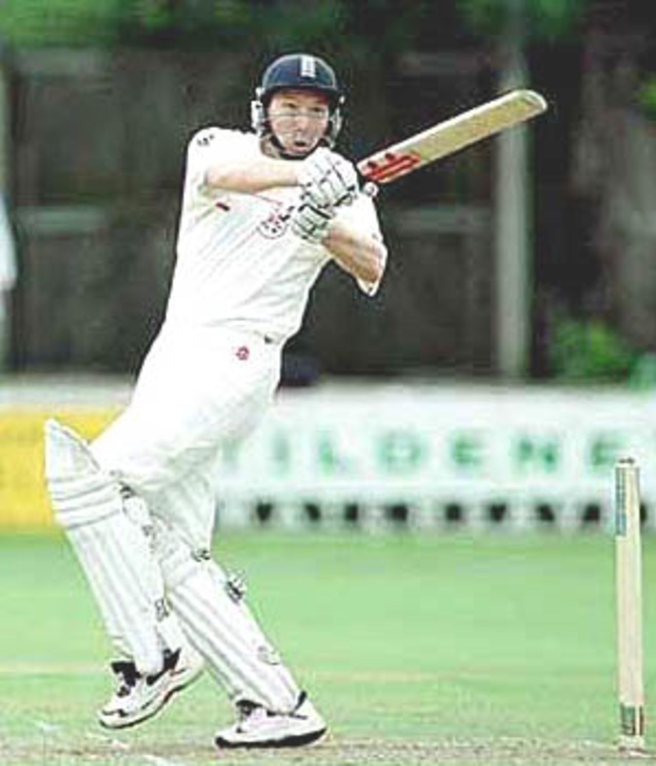 Mike Atherton hooks a Steffan Jones short ball over the ropes, PPP healthcare County Championship Division One, 2000, Somerset v Lancashire, County Ground, Taunton, 12-15 July 2000(Day 1).