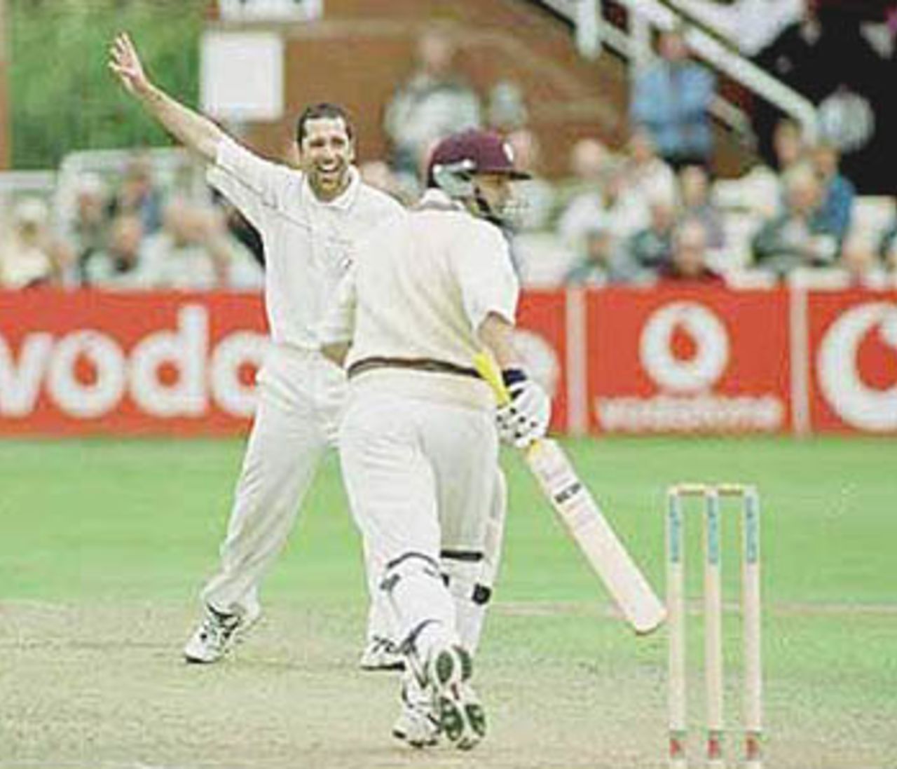 Joe Scuderi celebrates after taking the wicket of Lathwell, PPP healthcare County Championship Division One, 2000, Somerset v Lancashire, County Ground, Taunton, 12-15 July 2000(Day 2).