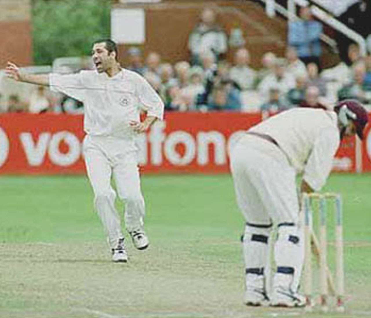 Joe Scuderi appeals for an LBW against Mark Lathwell, PPP healthcare County Championship Division One, 2000, Somerset v Lancashire, County Ground, Taunton, 12-15 July 2000(Day 2).