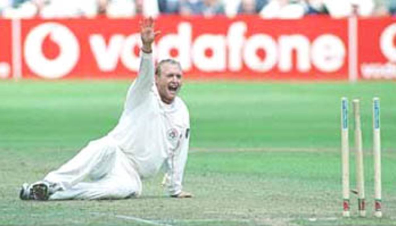 Gary Keedy appeals after running out Holloway, PPP healthcare County Championship Division One, 2000, Somerset v Lancashire, County Ground, Taunton, 12-15 July 2000(Day 2).