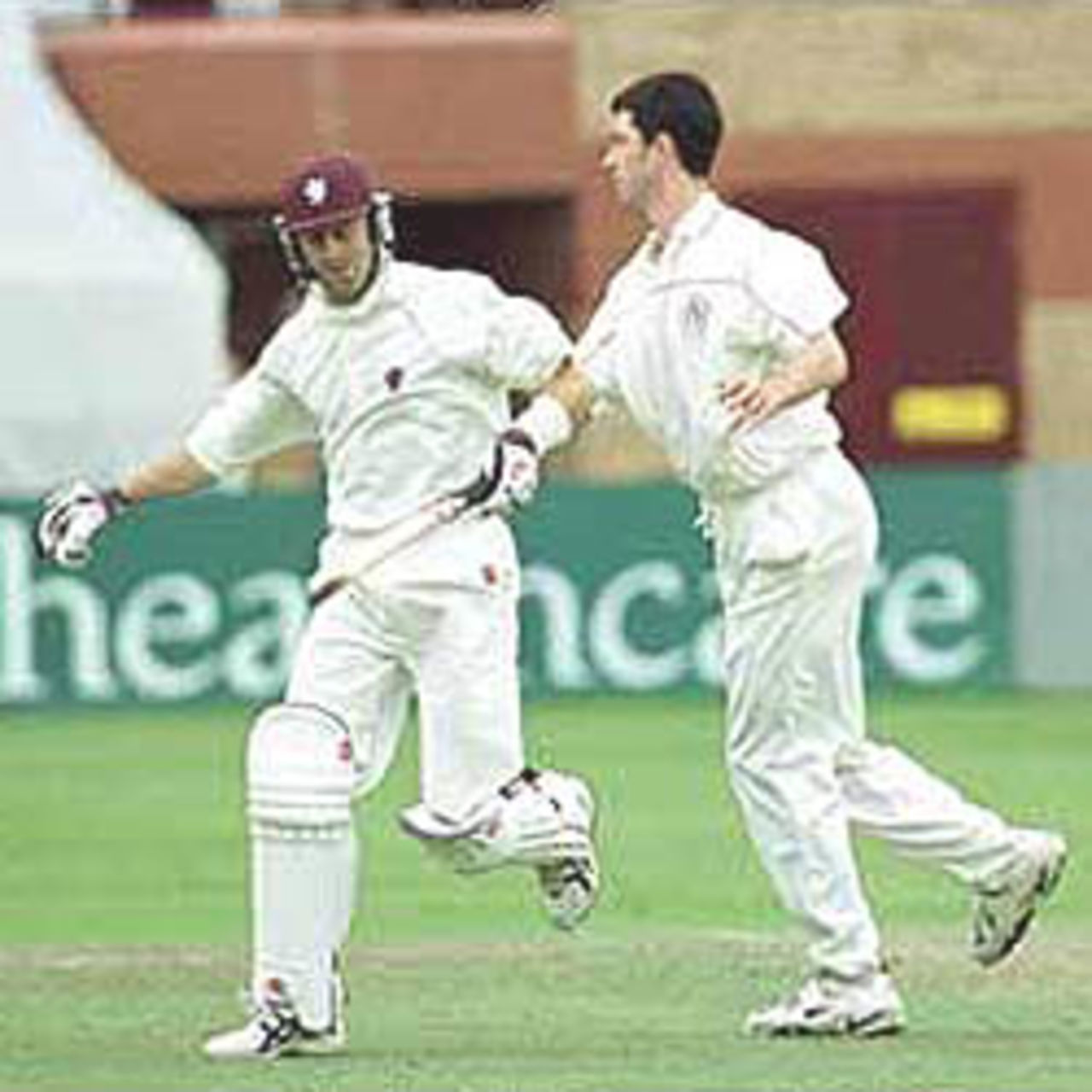 Mike Smethurst runs into Jamie Cox whilst trying to run him out, PPP healthcare County Championship Division One, 2000, Somerset v Lancashire, County Ground, Taunton, 12-15 July 2000(Day 2).