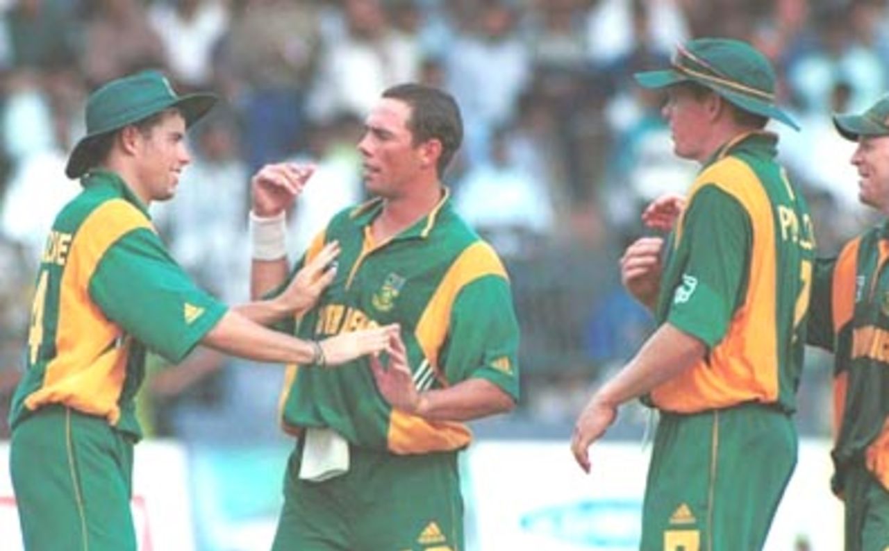 South African team members celebrate the fall of a Sri Lankan wicket. Singer Triangular Series 2000/01, Final, Sri Lanka v South Africa, R.Premadasa Stadium, Khettarama, Colombo 14 July 2000