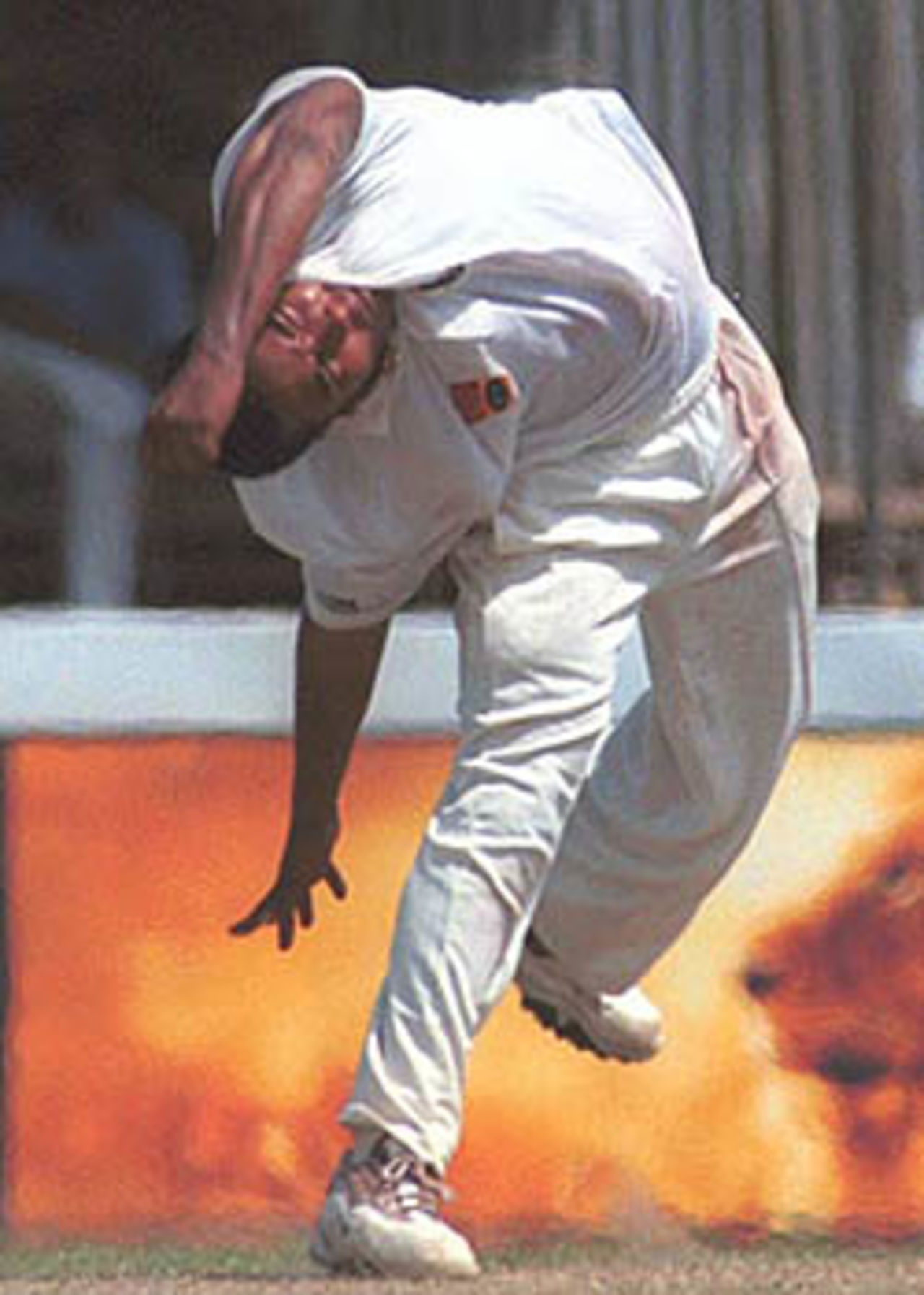 South African Paul Adams' unusual bowling action, South Africa in Sri Lanka, 2000/01, 1st Test, Sri Lanka v South Africa, Galle International Stadium, 20-24 July 2000 (Day 2).
