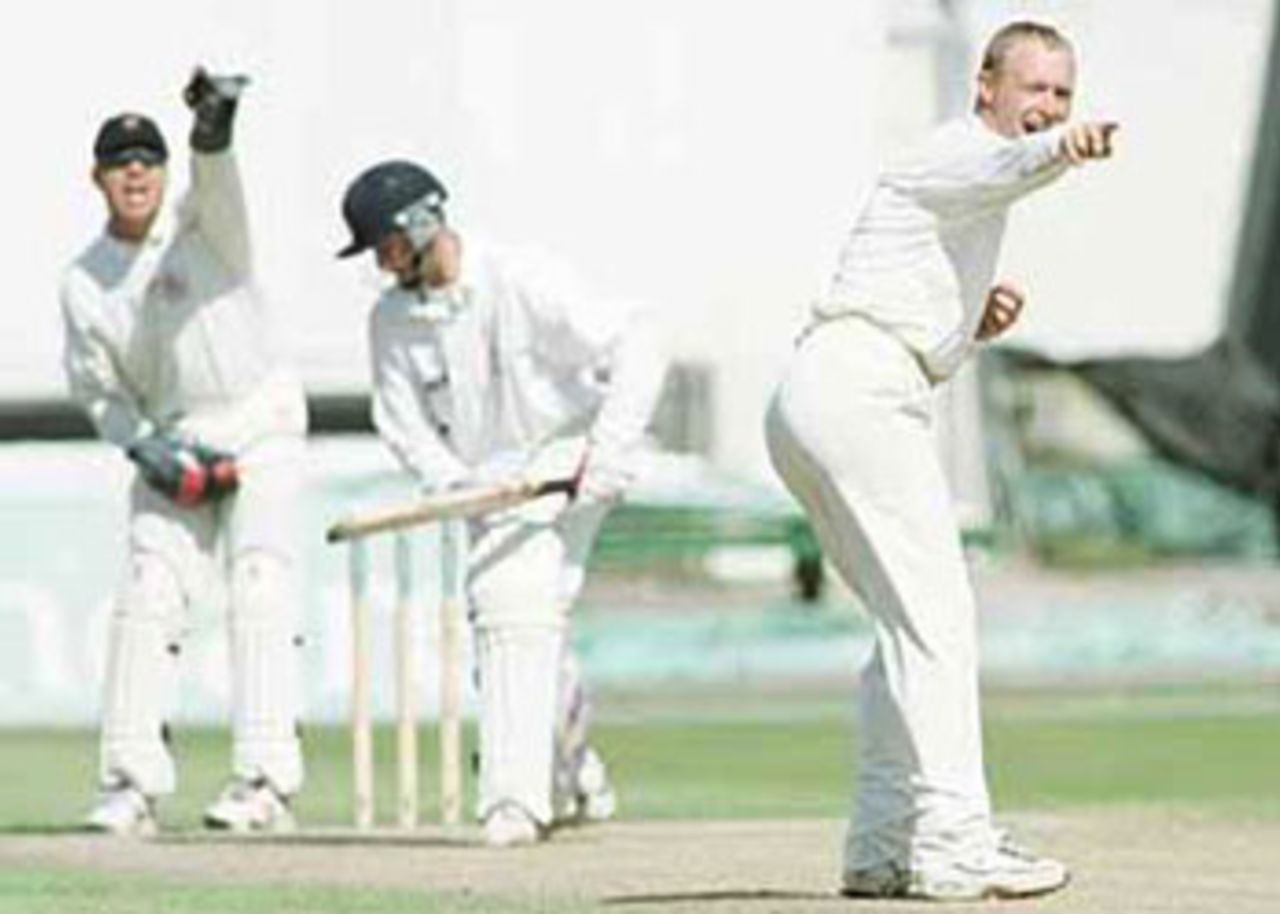 Keedy appeals for a leg before against Speak, PPP healthcare County Championship Division One, 2000, Lancashire v Durham, Old Trafford, Manchester 19-22 July 2000 (Day 4).