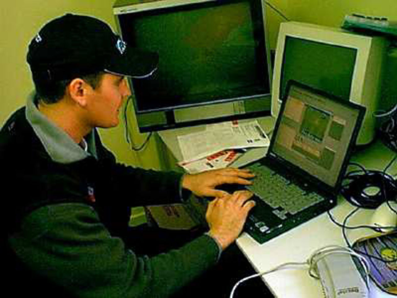 New Zealand Cricket analyst Zach Hitchcock works with the new video analysis system at the New Zealand Cricket Academy, 11 July 2001.