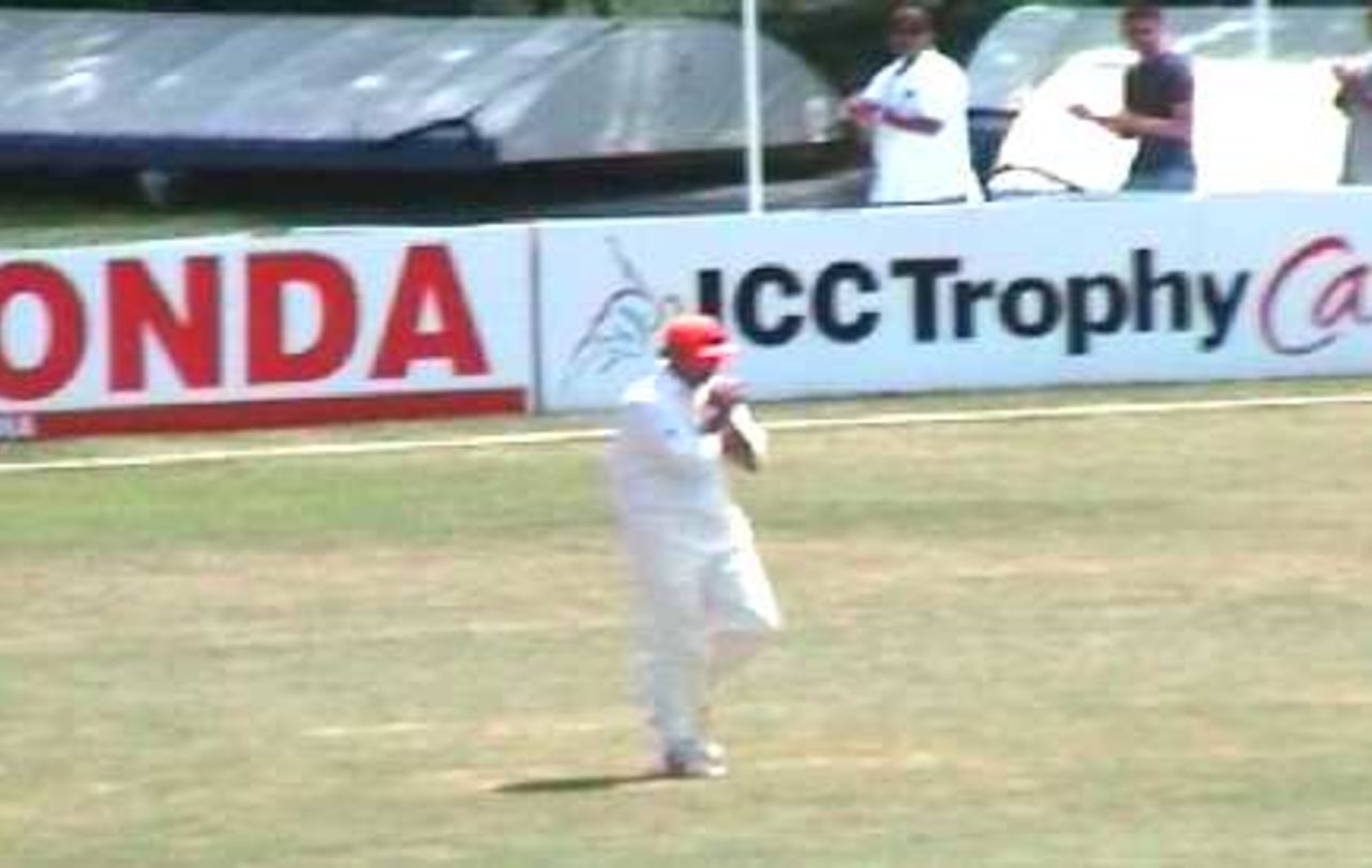R Bradley catches Namibian Van Rooi in the ICCT 2001 Final