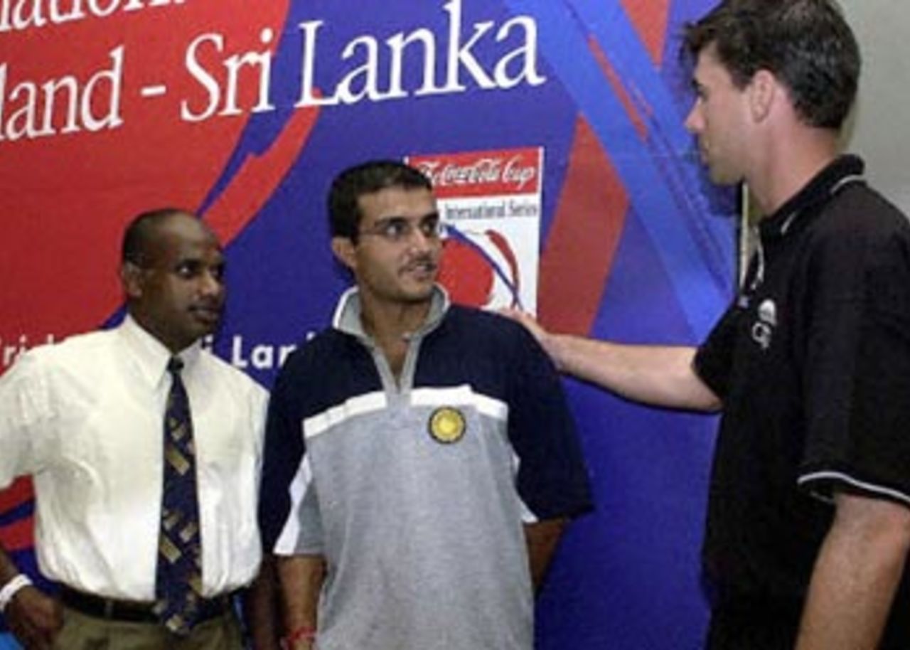 17 July 2001: Coca-Cola Cup (Sri Lanka) 2001, Stephen Fleming has a quiet word with rival captains on the eve of the Coca-Cola Cup
