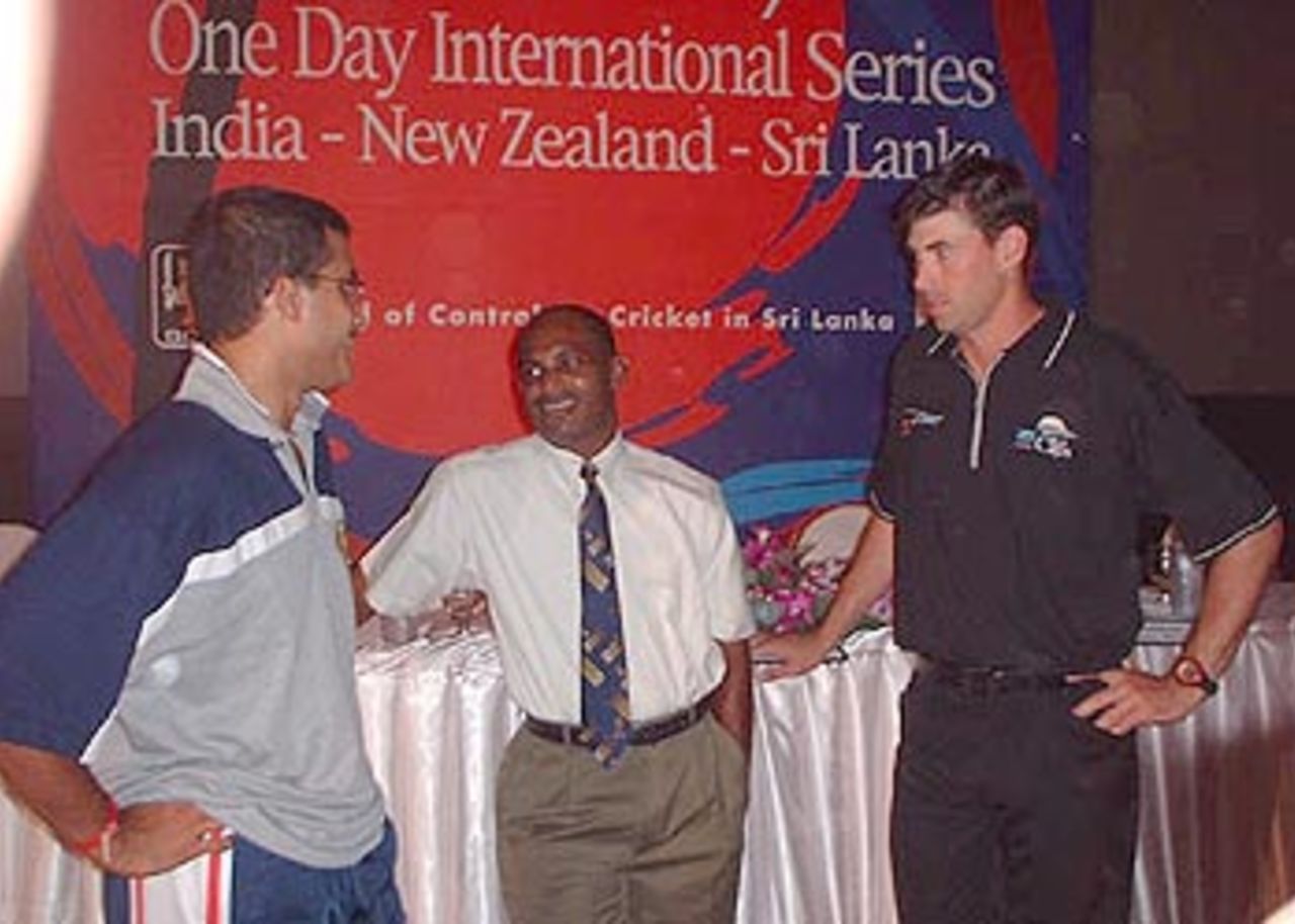 16 July 2001: Coca-Cola Cup (Sri Lanka) 2001, Sourav Ganguly, Sanath Jayasuriya and Stephen Fleming share a lighter moment