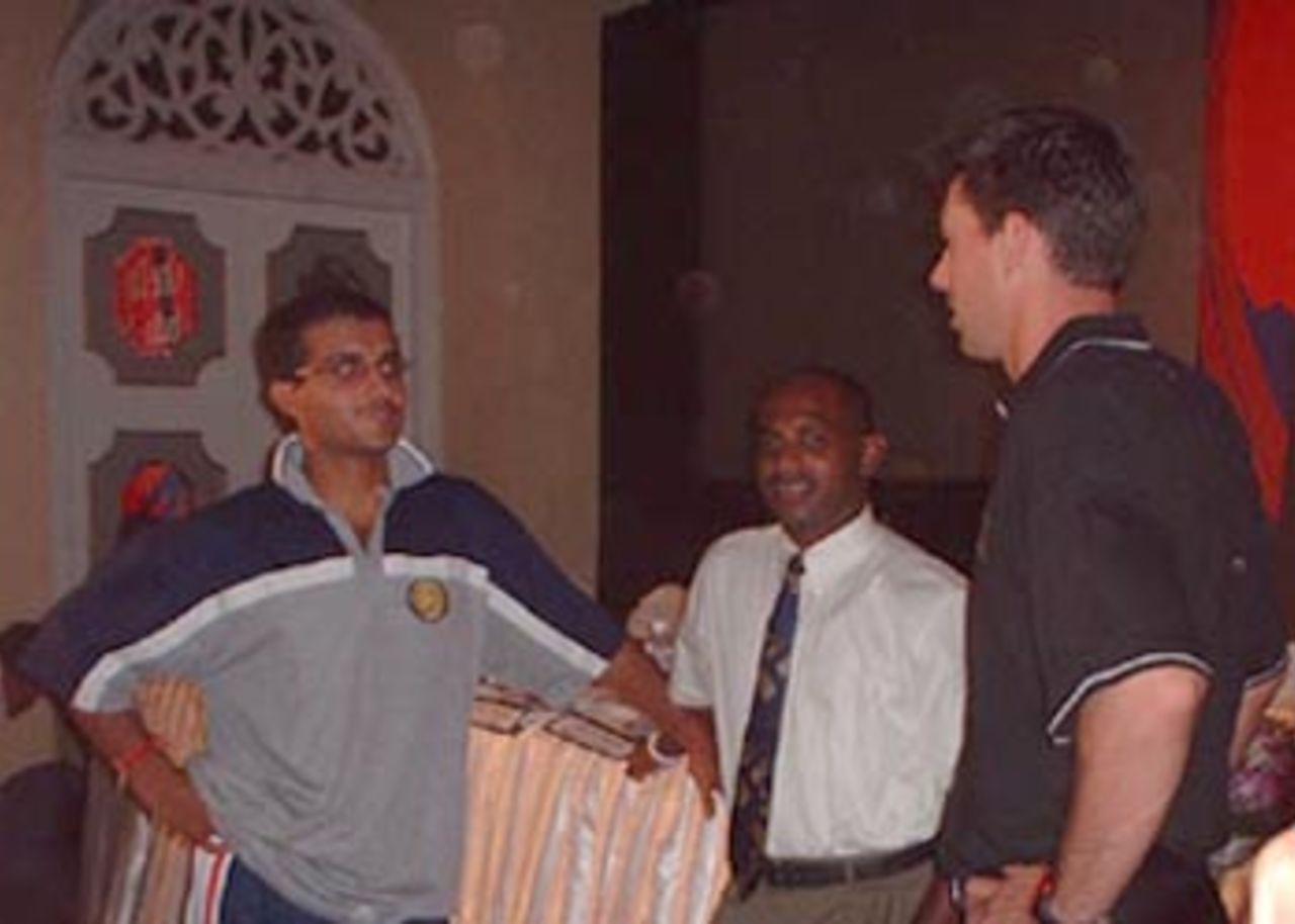 16 July 2001: Coca-Cola Cup (Sri Lanka) 2001, Sourav Ganguly, Sanath Jayasuriya and Stephen Fleming having a chat