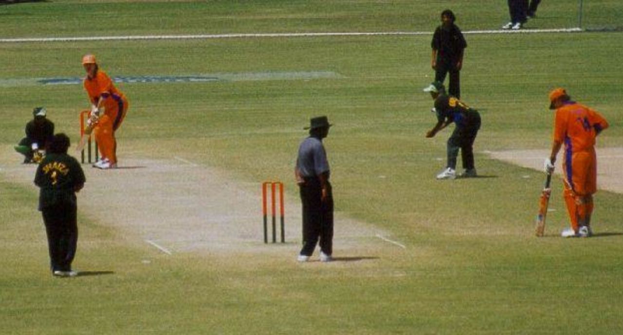 Claudine van de Kieft batting with Caroline Salomons against Pakistan, April 2001