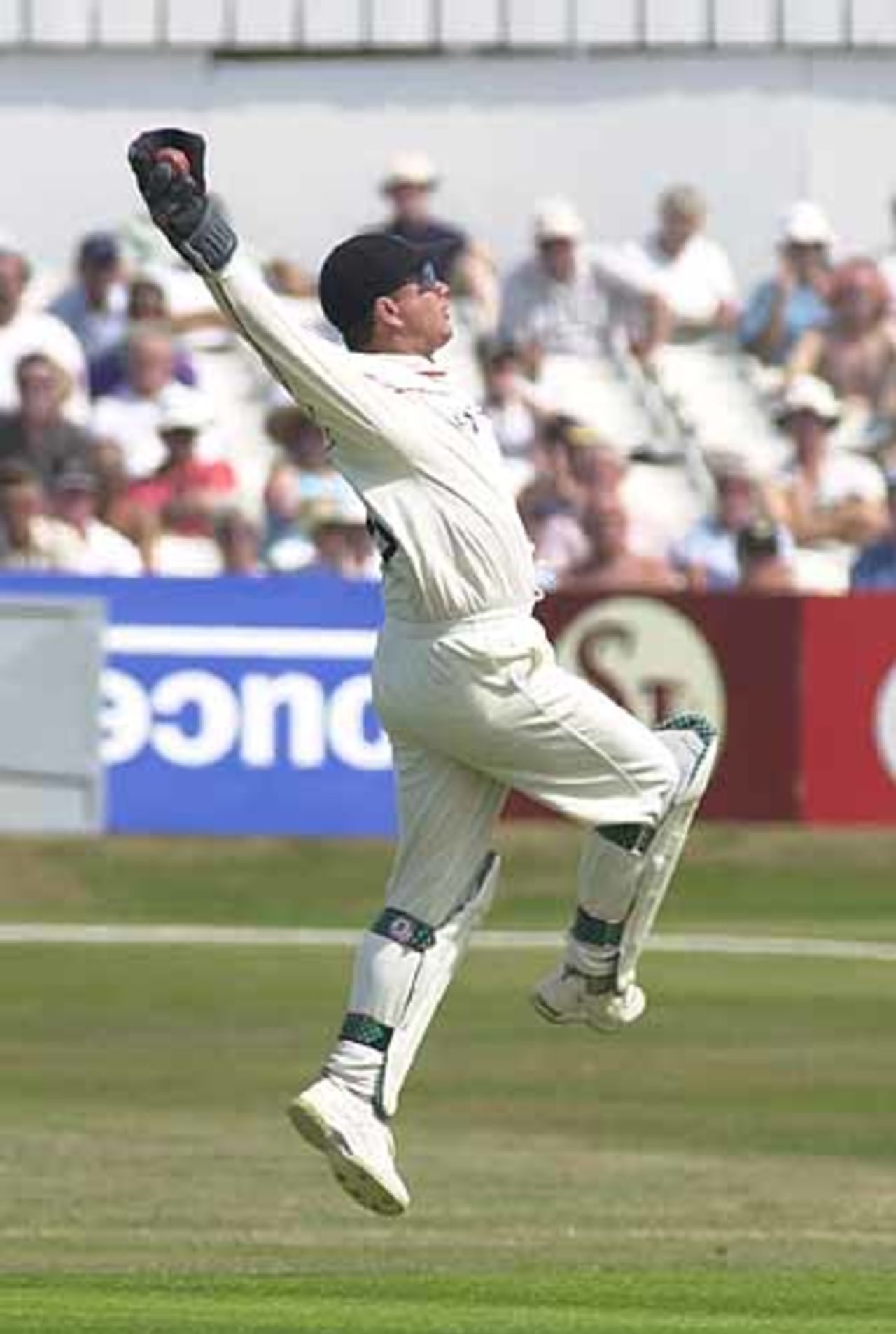 Warren Hegg in a spectacular leap to field a wayward return from the deep, 29th July 2001