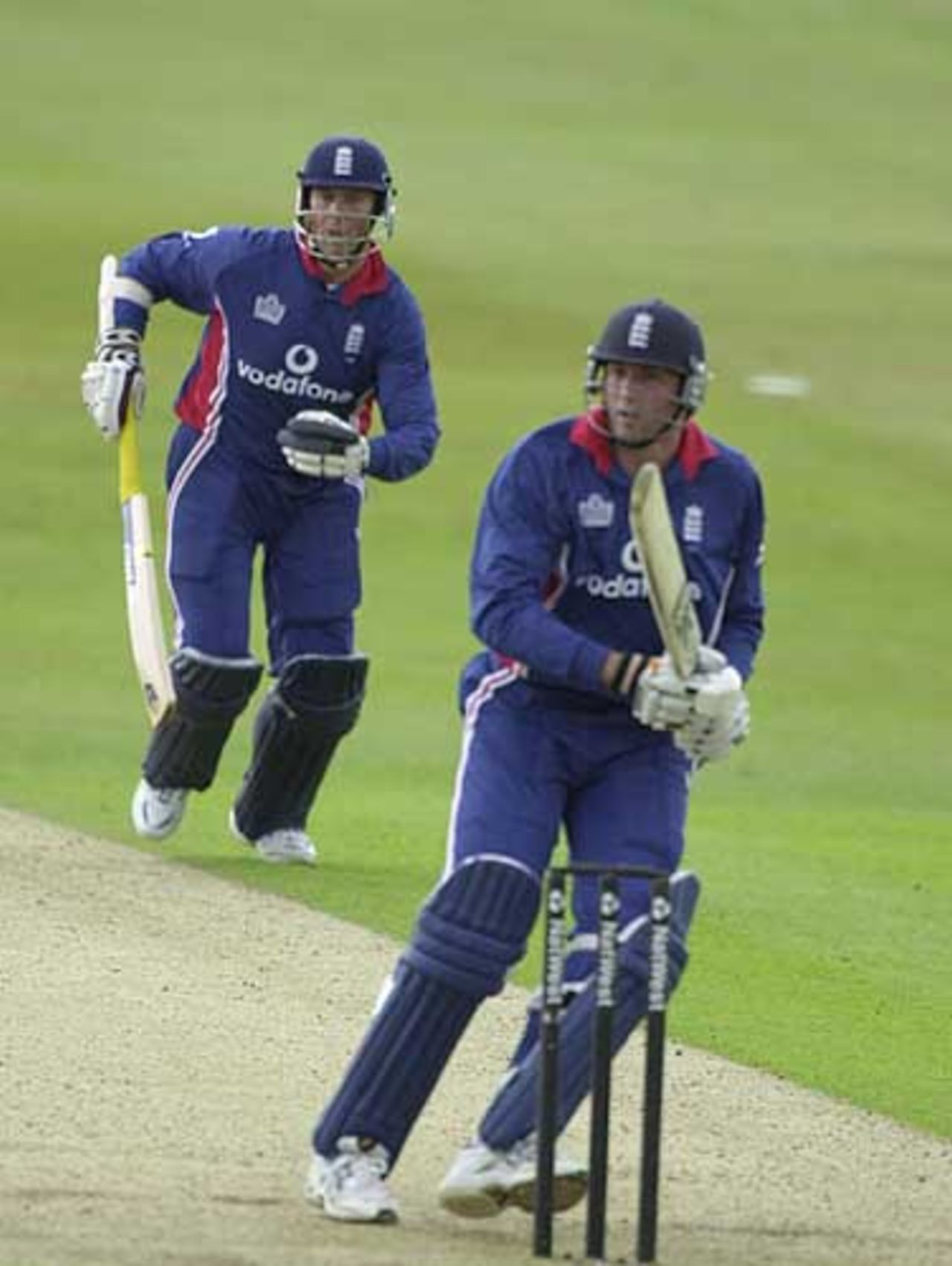 Irani and Trescothick combine to advance the England score, England v Sri Lanka at Leeds, July 2002