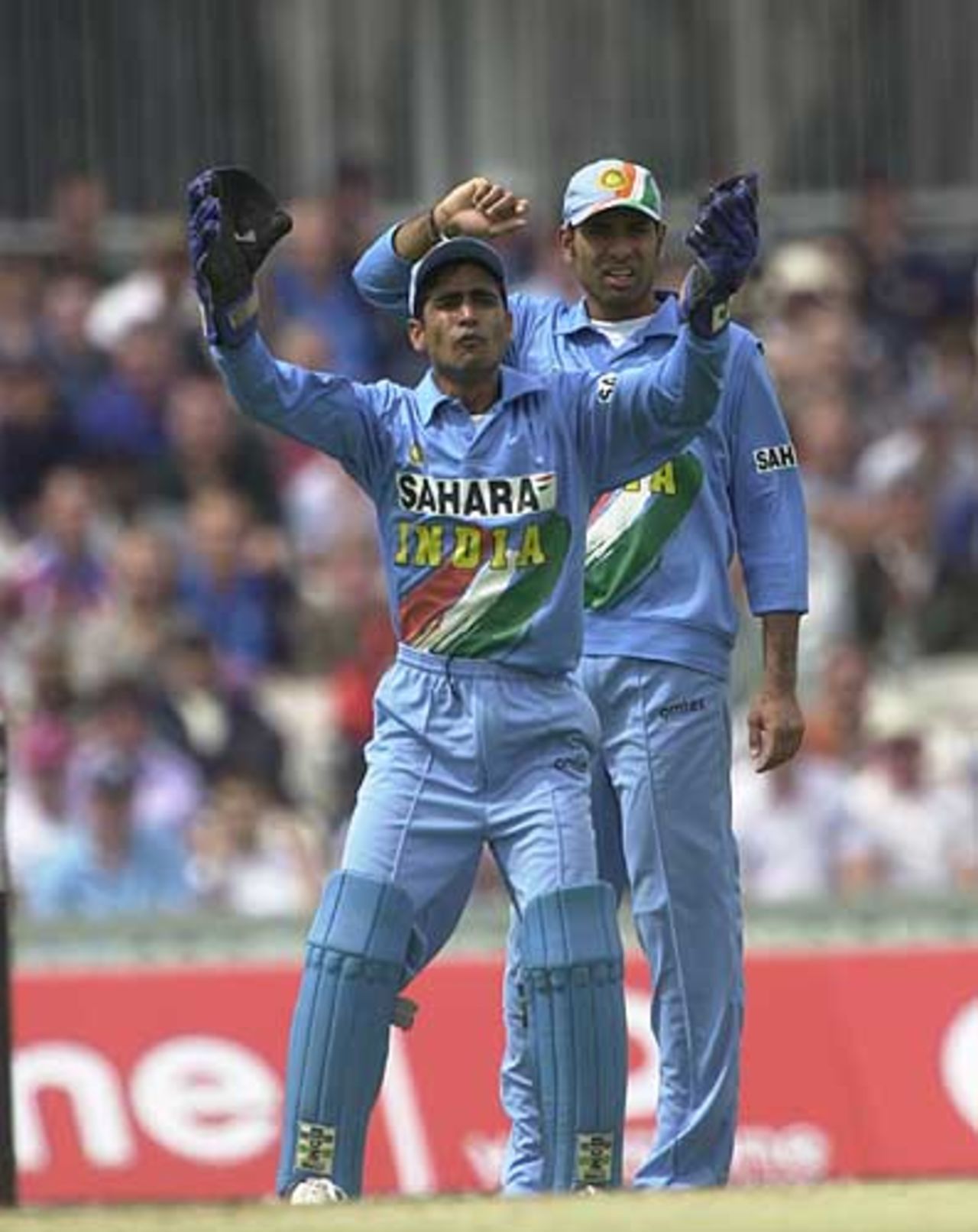 Keeper Ratra implores the umpire for a decision but Laxman looks a little puzzled, England v India at The Oval, July 2002