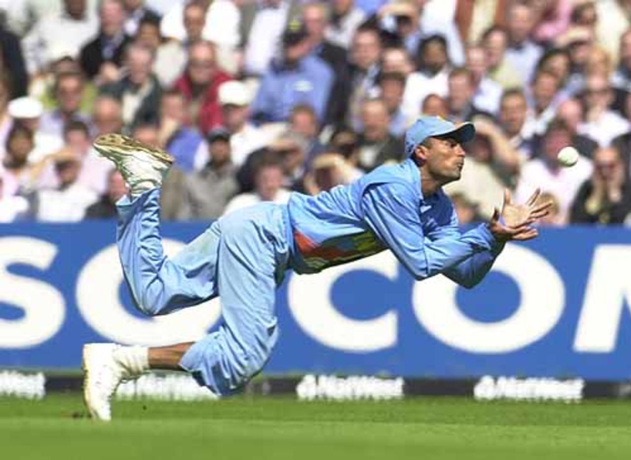Kaif dives to catch Nick Knight off Yuvraj Singh, England v India at The Oval, July 2002