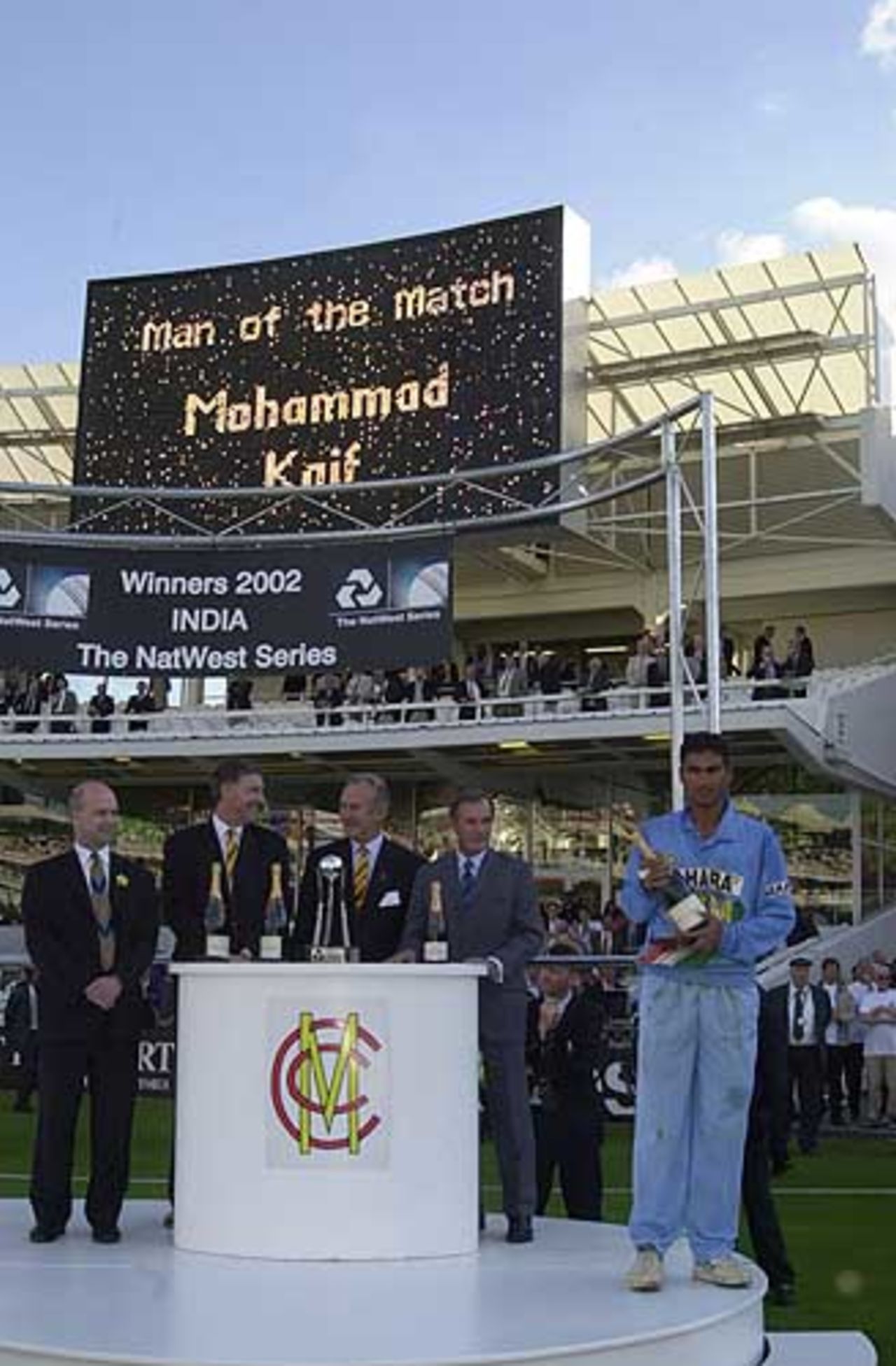 Mohammad Kaif is Man of the Match, NatWest Series Final at Lord's, 13th Jul 2002