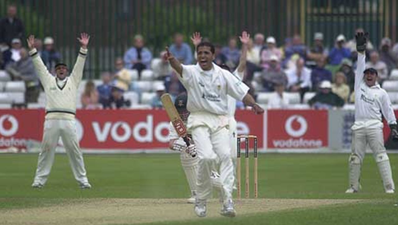 Derbyshire v Nottinghamshire , Frizzell County Championship Div 2 , County Ground Derby 22 July 2002