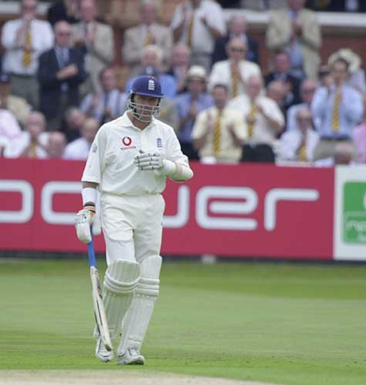 Alec Stewart receives a standing ovation as he comes out to bat for in his 119th Test for England, a new record, England v India, 1st npower Test at Lord's