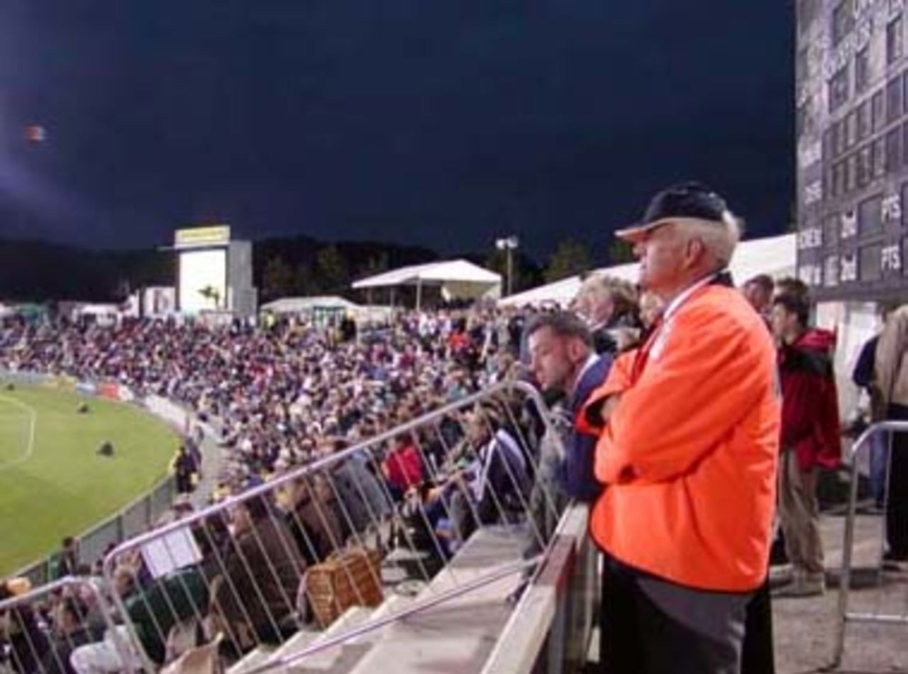 Sell out crowd at the Rose Bowl