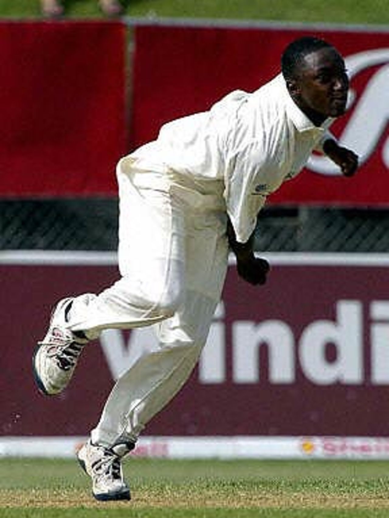 Fidel Edwards bowling during his 5 for 36 on debut against Sri Lanka at Kingston, June 2003