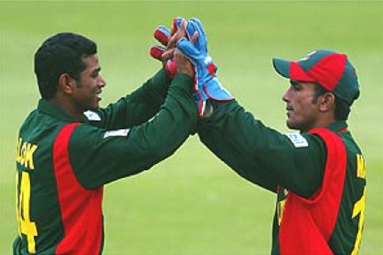 BENONI - FEBRUARY 18: Khaled Mashud of Bangladesh congratulates Khaled Mahmud after he dismissed Ramnaresh Sarwan of the West Indies during the ICC Cricket World Cup 2003, Pool B match between Bangladesh and West Indies held on February 18, 2003 at Willowmoore Park in Benoni, South Africa. The match was abandoned due to rain and was declared a draw.