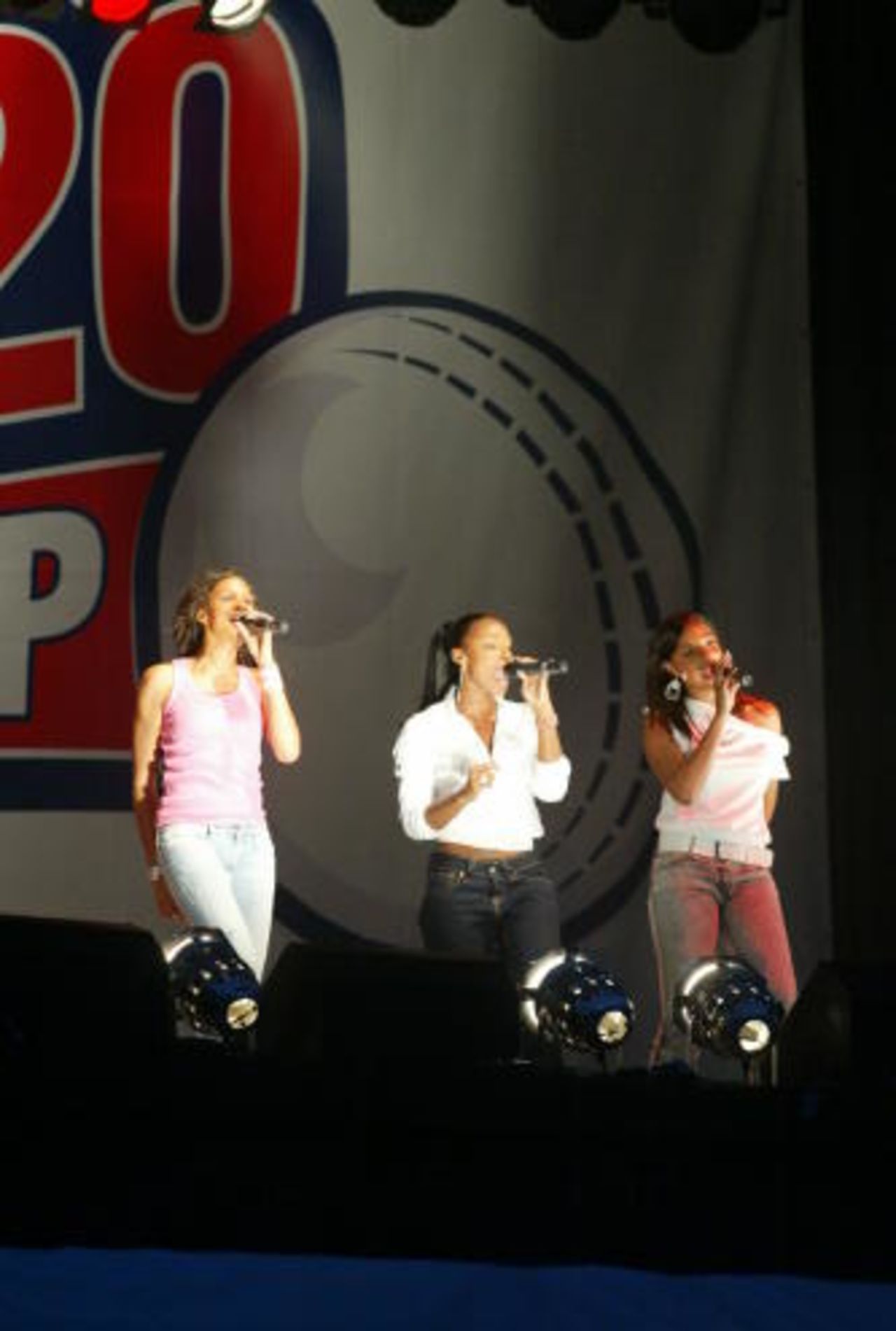 Misteeq at the Rose Bowl (1)