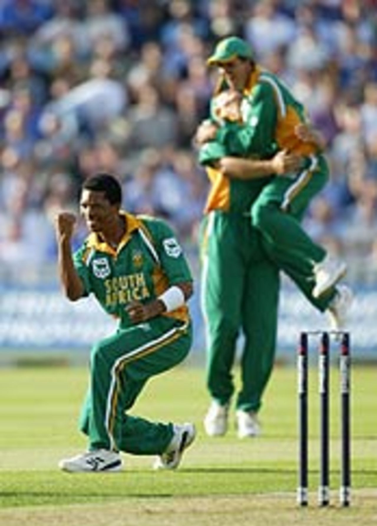 Makhaya Ntini celebrates the wicket of Vikram Solanki, England v South Africa, July 8, 2003