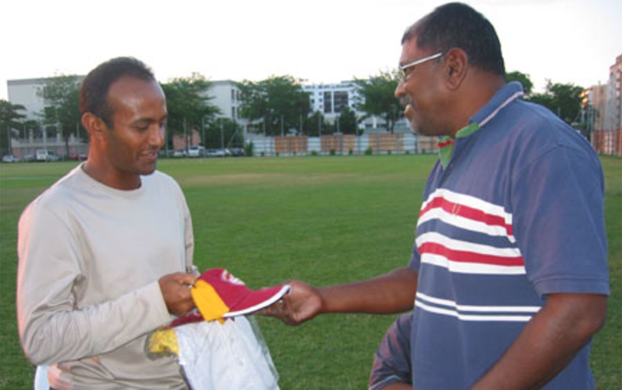 Sri Lankan player Hashan Tillakaratne receiving a shirt and cap from Siva Nadarajah