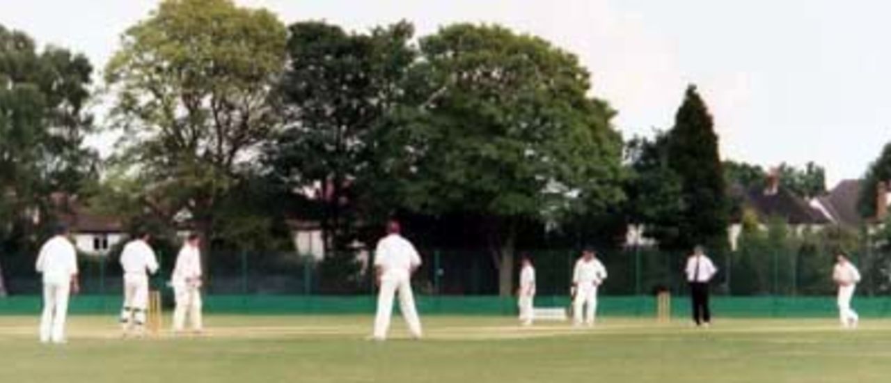 Niels Bindslev umpiring, Lucas Bush bowling, EDP Umpire Exchange Scheme
