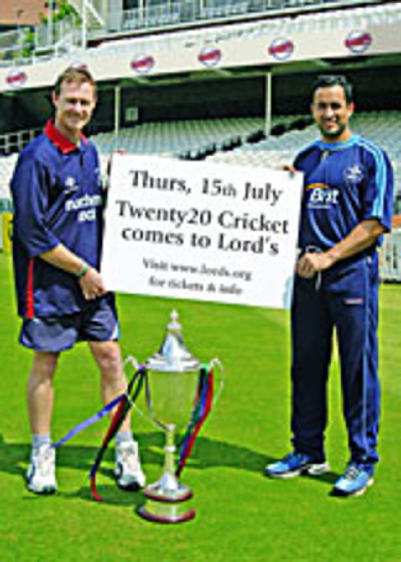 Lance Klusener and Adam Hollioake in promotional mood ahead of the Twenty20 clash between Middlesex and Surrey at Lord's, June 2004