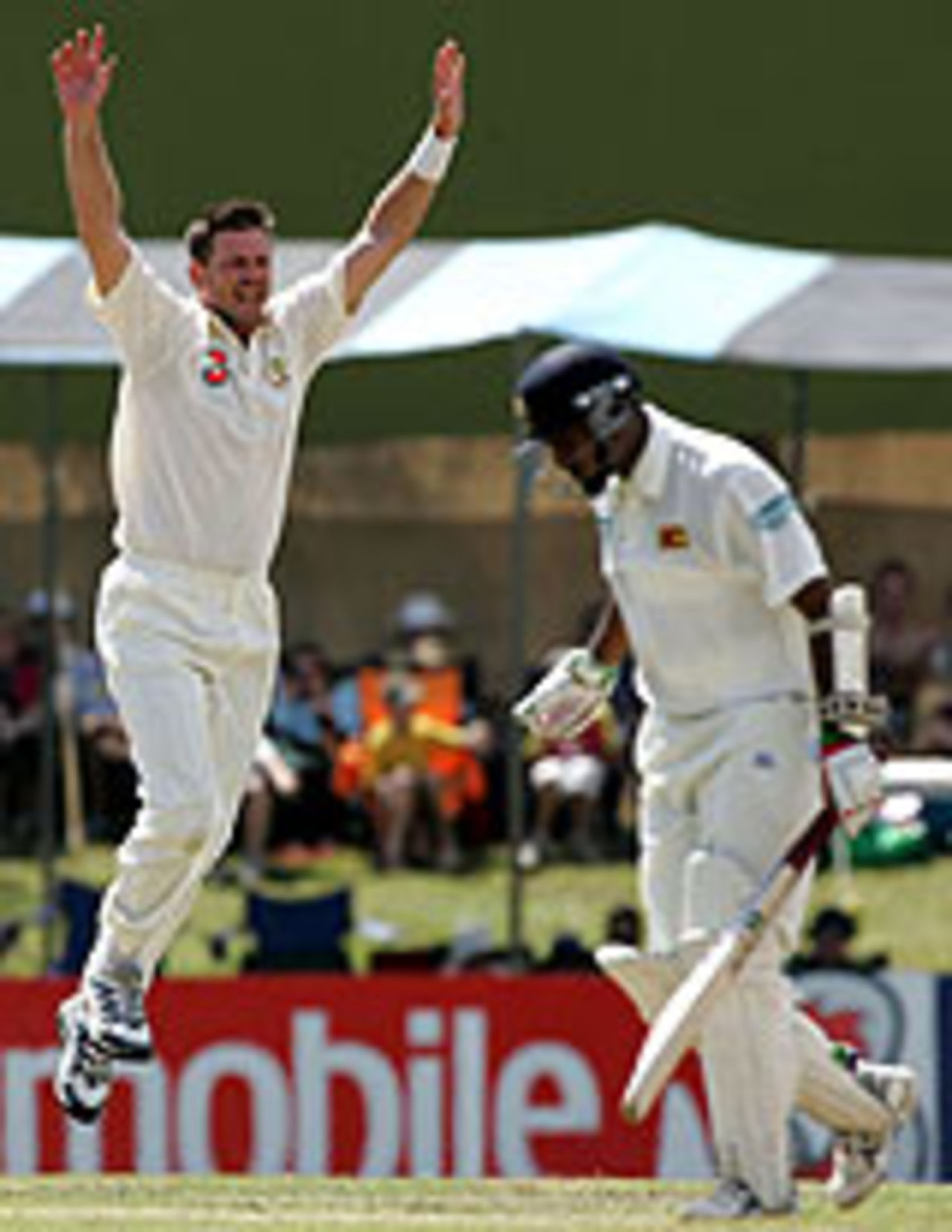 Michael Kasprowicz takes the wickets of Thilan Samaraweera, Australia v Sri Lanka, Darwin, July 3, 2004