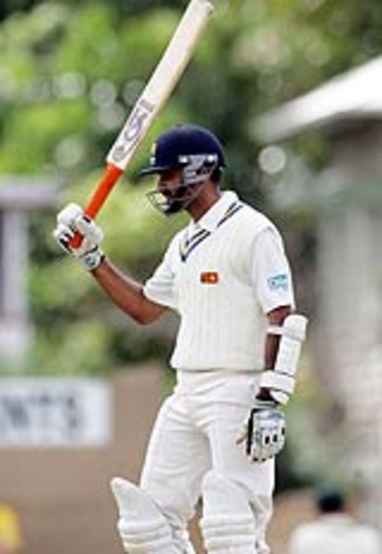 Marvan Atapattu acknowledges his century, Australia v Sri Lanka, 2nd Test, Cairns, 3rd day, July 11, 2004