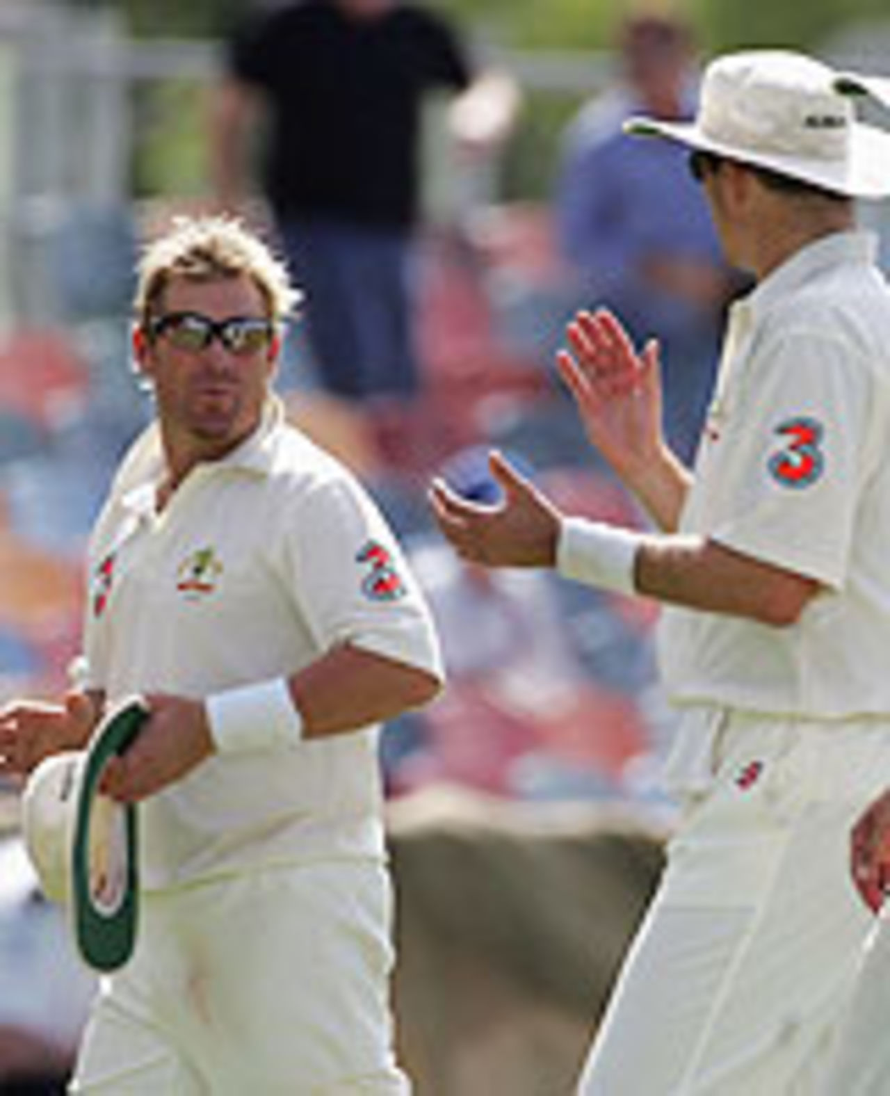 Shane Warne is applauded off the field, Australia v Sri Lanka, 2nd Test, Cairns, 4th day, July 12, 2004