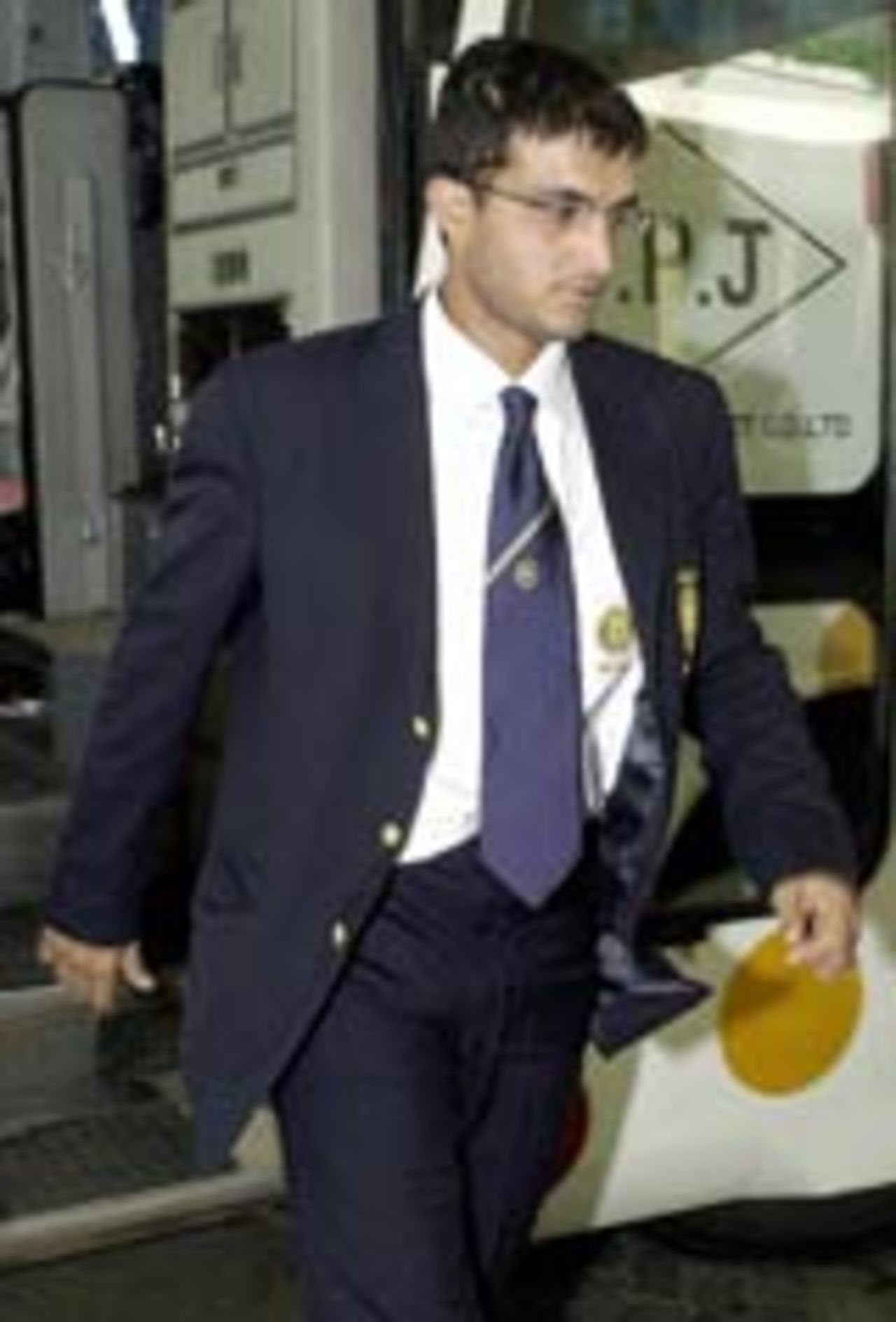 Sourav Ganguly arrives in Colombo for the Asia Cup, July 13, 2004